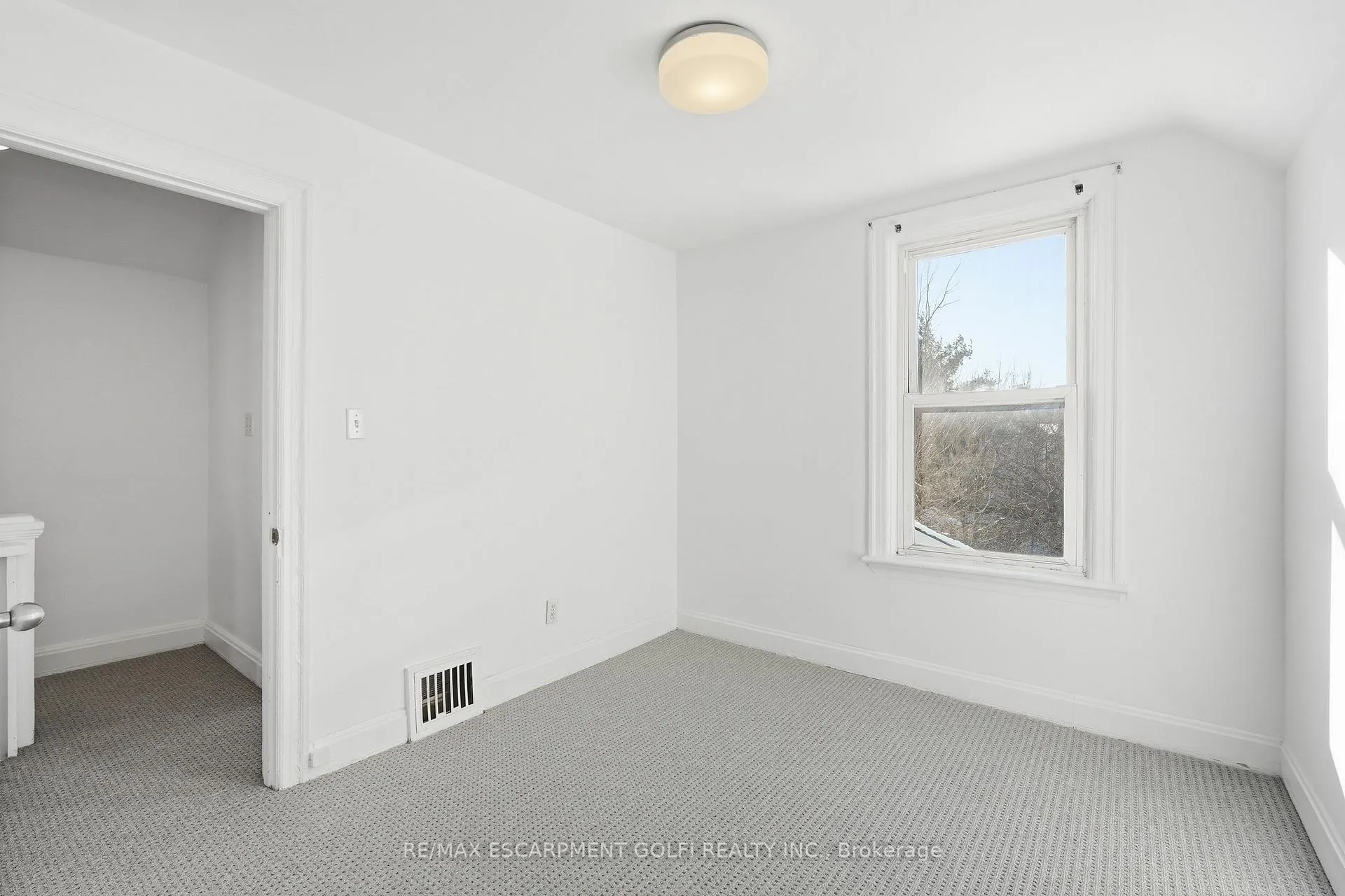 Photo 17 of 12 Roxborough Avenue, Hamilton, Crown Point — HOMEH