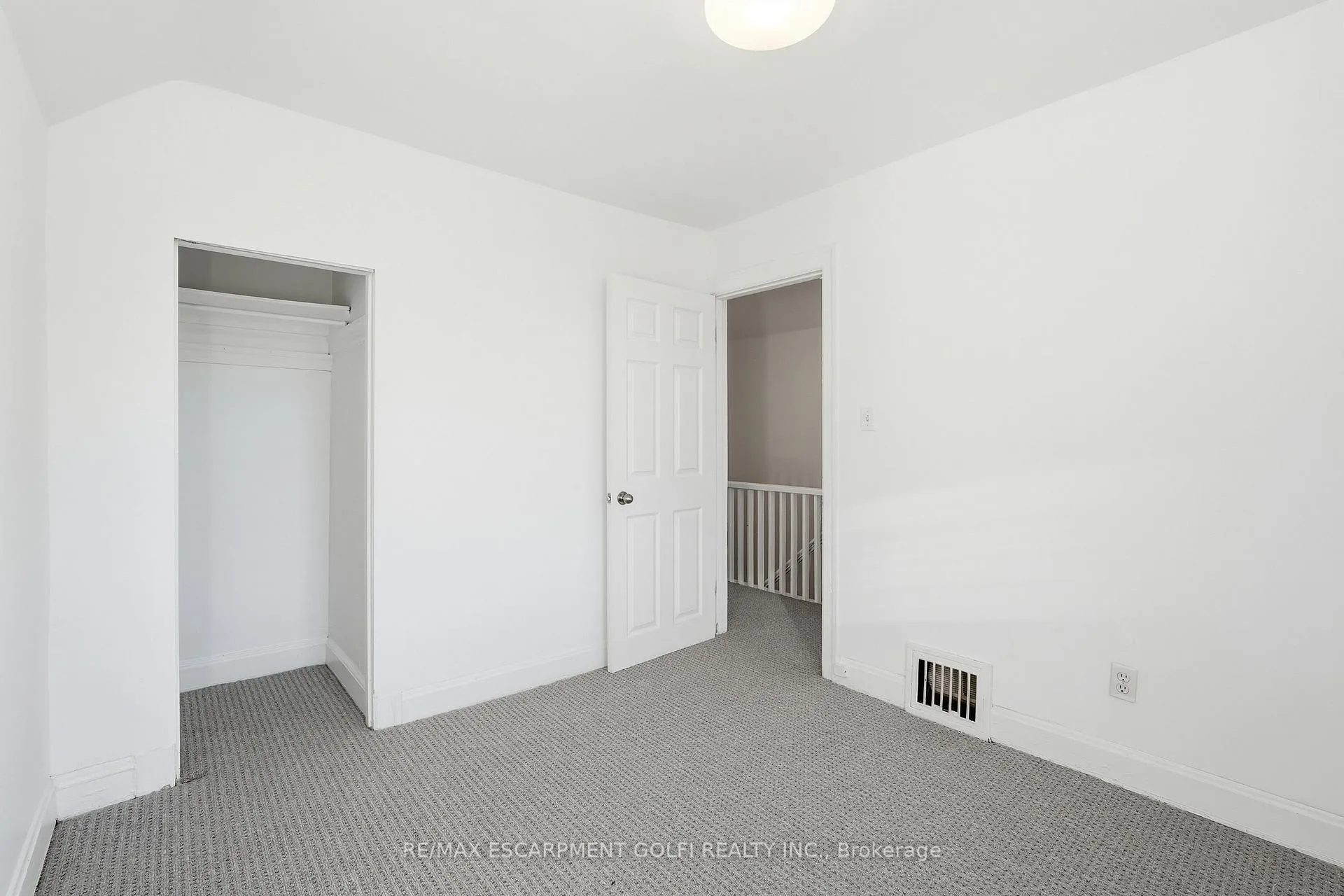 Photo 18 of 12 Roxborough Avenue, Hamilton, Crown Point — HOMEH