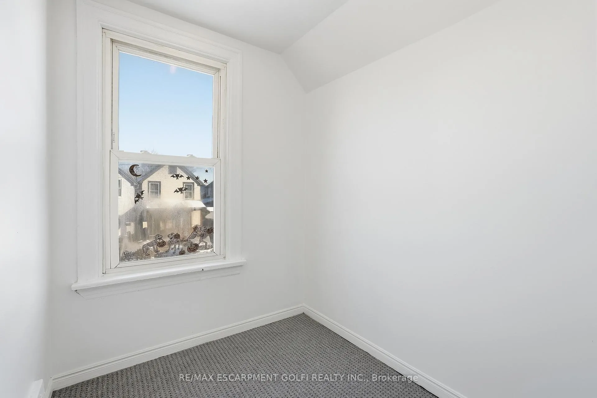 Photo 21 of 12 Roxborough Avenue, Hamilton, Crown Point — HOMEH