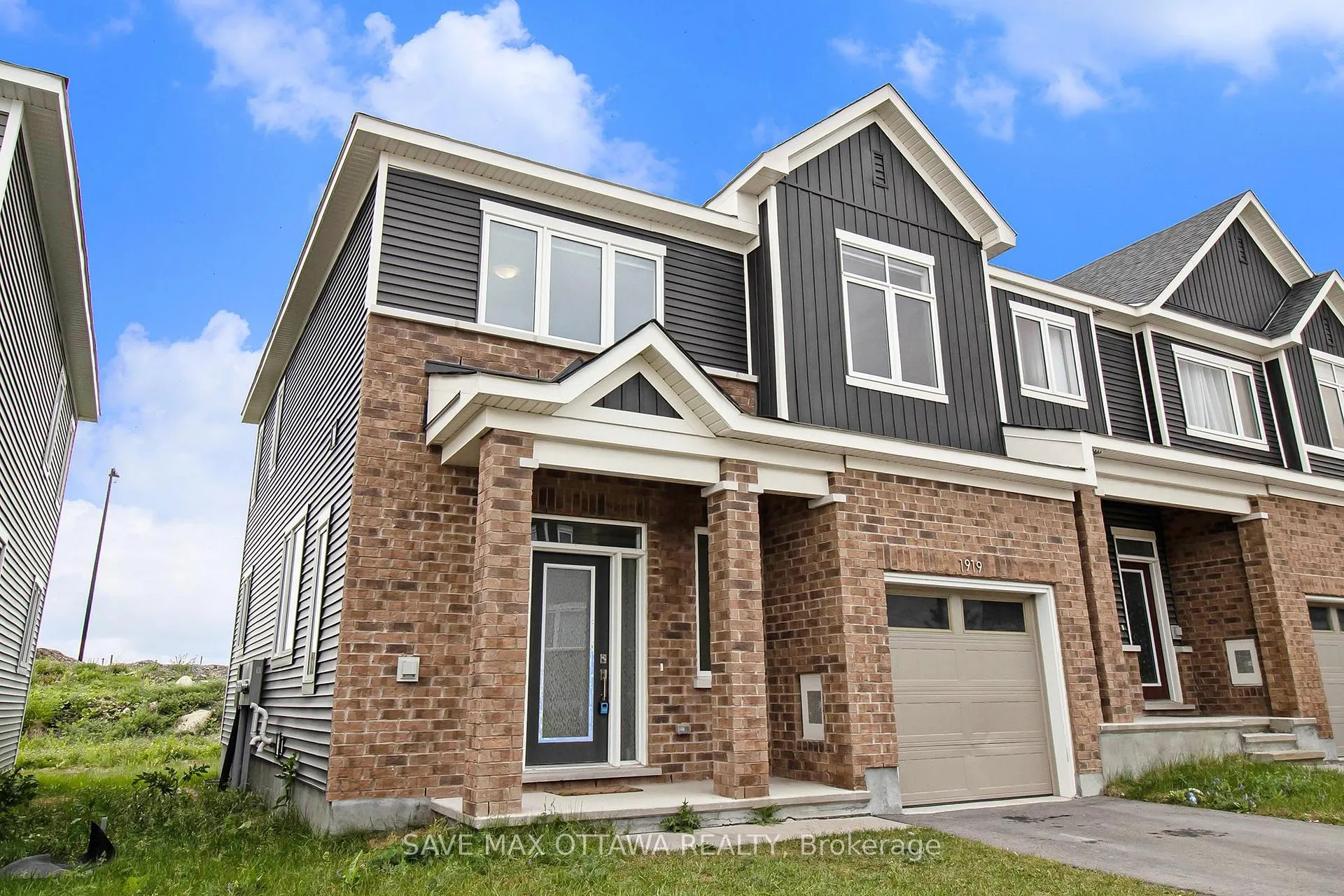 Photo 3 of 1919 Haiku Street, Ottawa, Barrhaven - Half Moon Bay — HOMEH