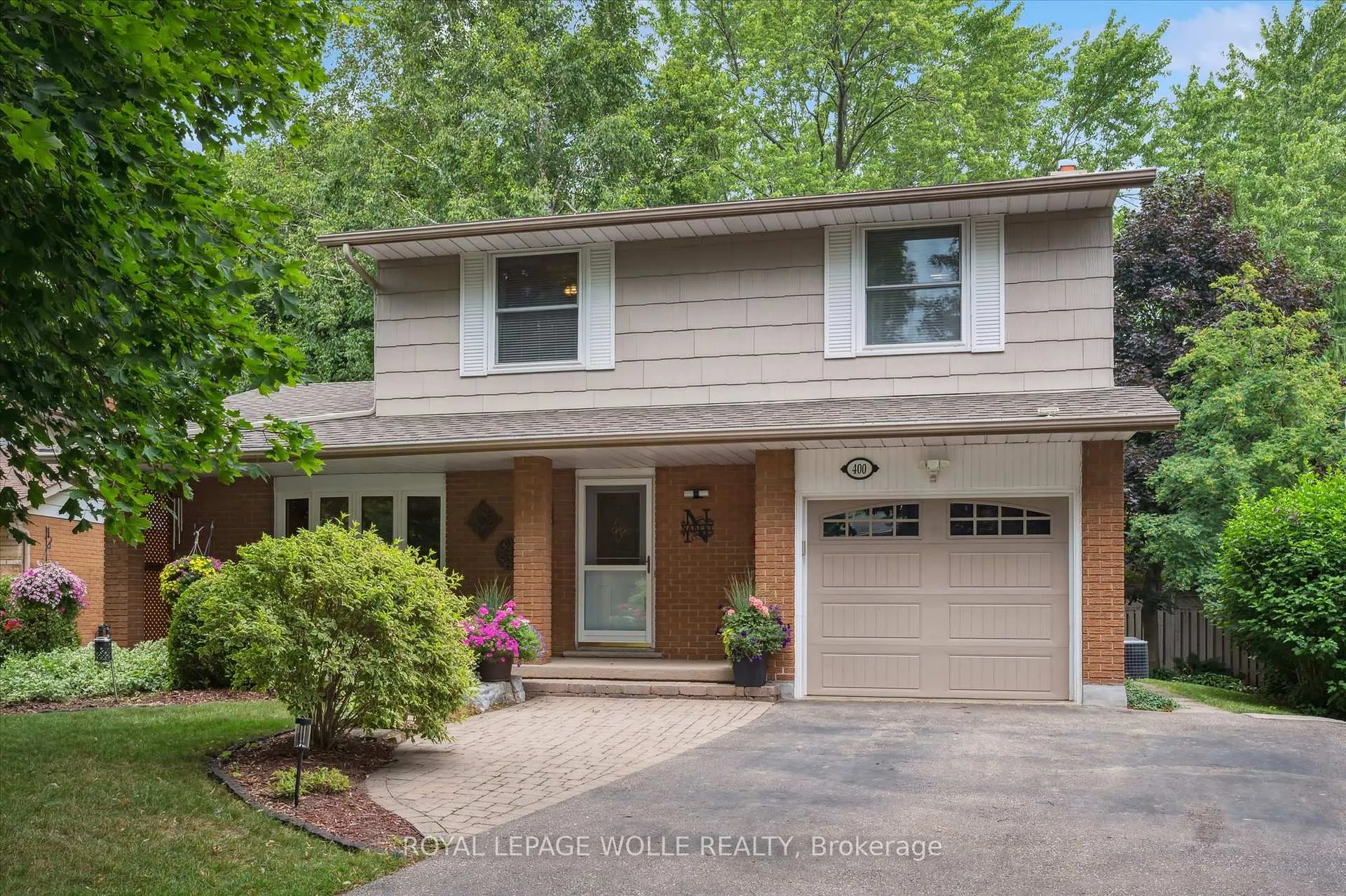 Photo 2 of 400 Shallmar Court, Waterloo — HOMEH