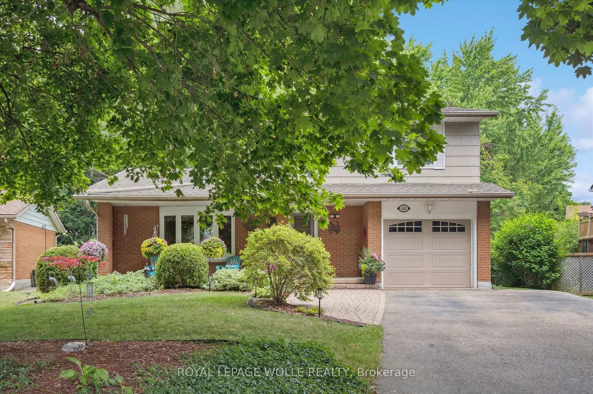 Photo 4 of 400 Shallmar Court, Waterloo — HOMEH