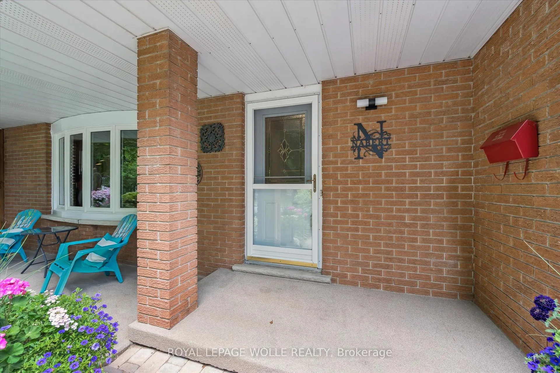 Photo 5 of 400 Shallmar Court, Waterloo — HOMEH