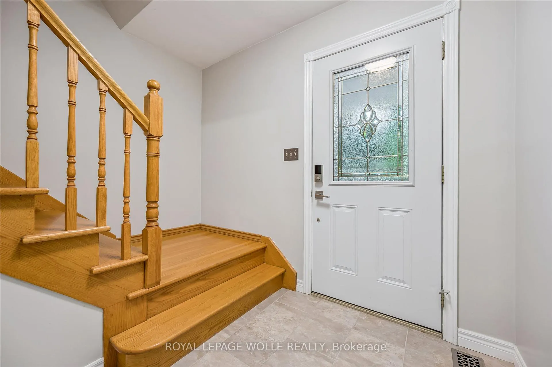 Photo 6 of 400 Shallmar Court, Waterloo — HOMEH