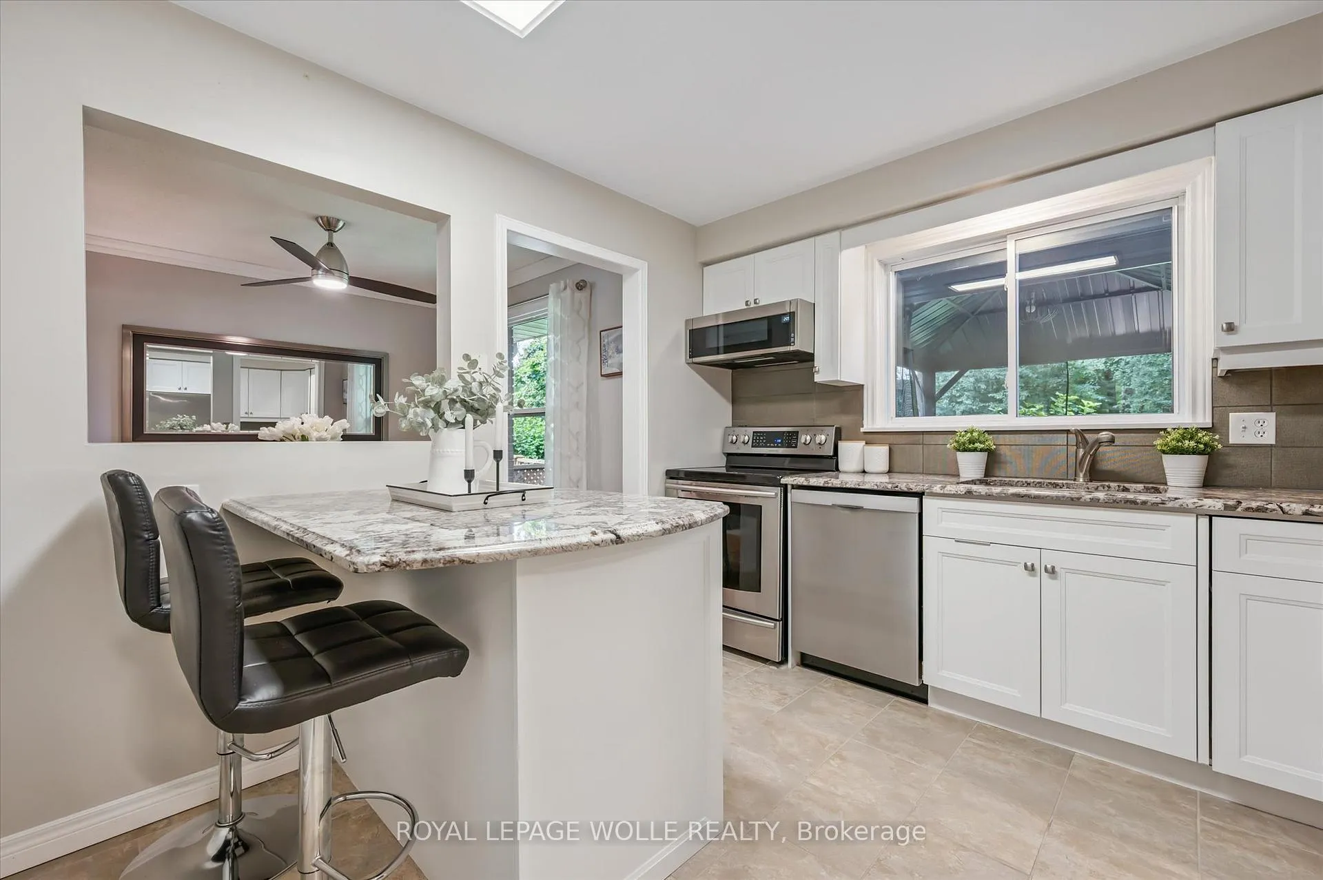 Photo 12 of 400 Shallmar Court, Waterloo — HOMEH