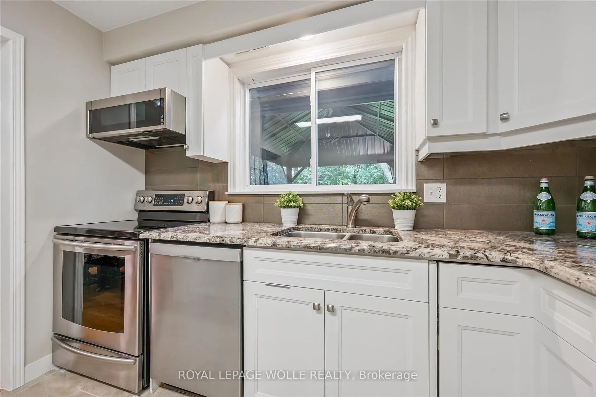 Photo 13 of 400 Shallmar Court, Waterloo — HOMEH