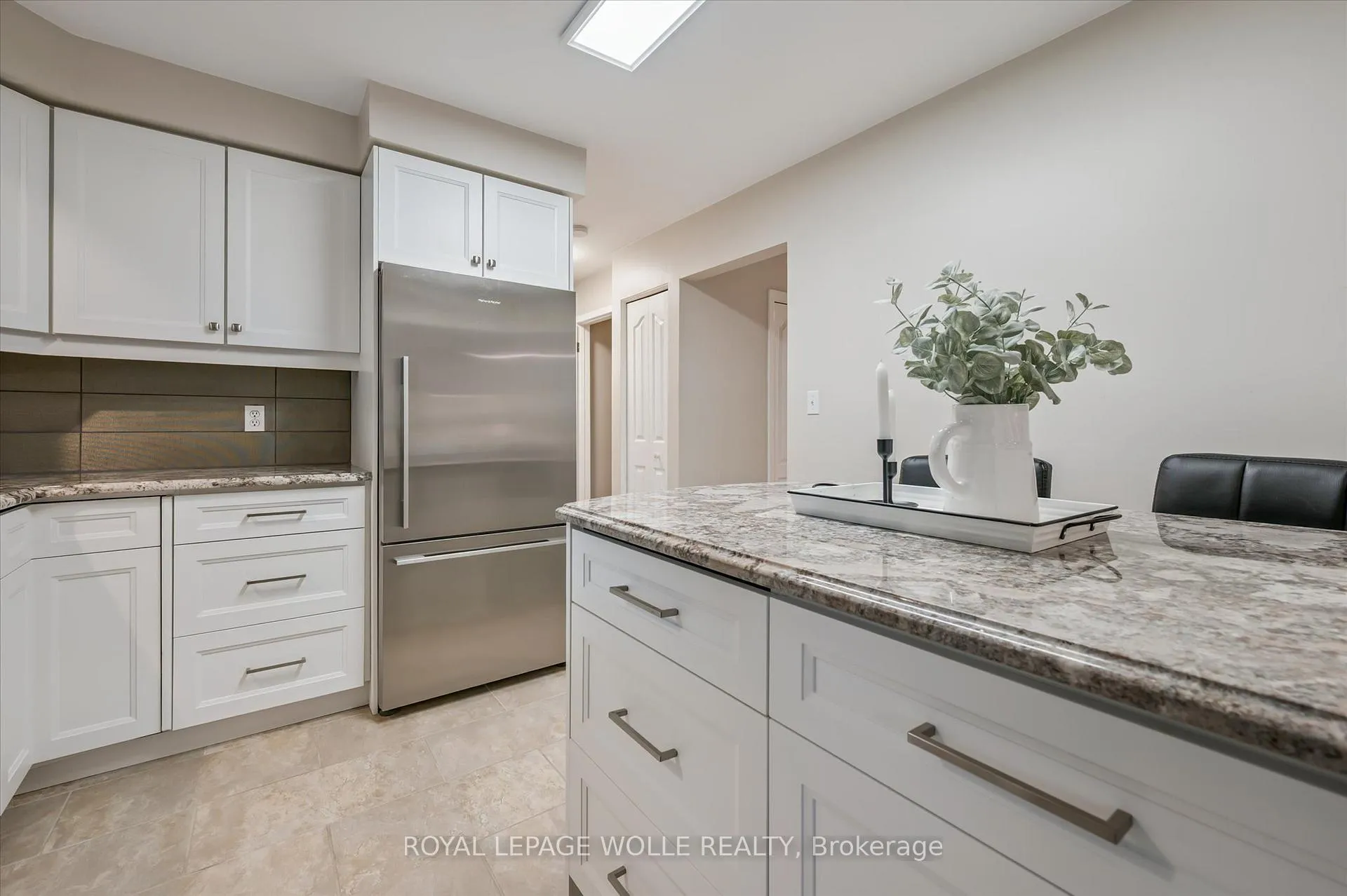Photo 14 of 400 Shallmar Court, Waterloo — HOMEH