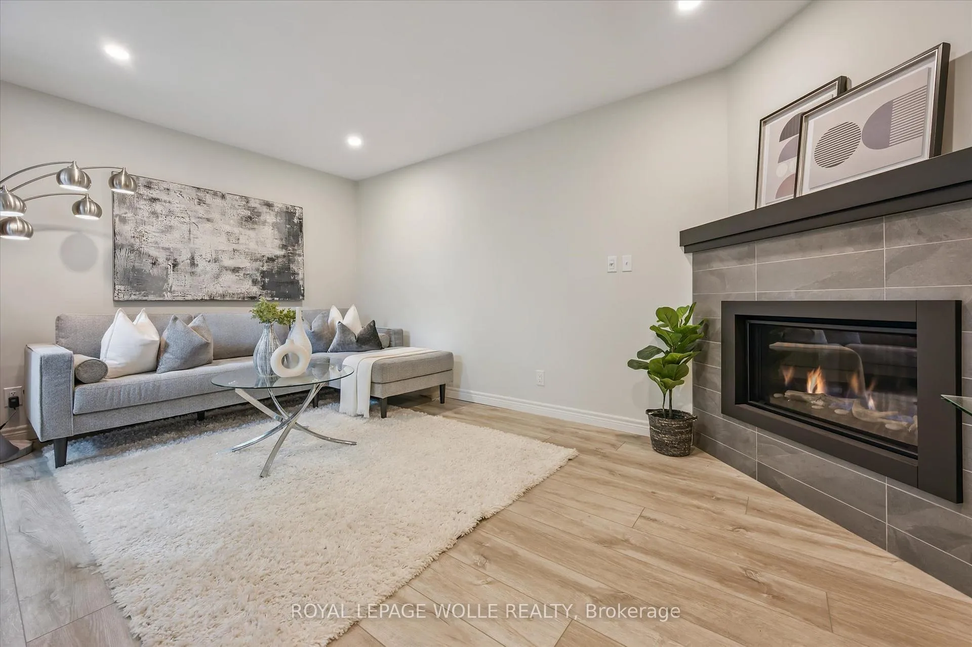 Photo 15 of 400 Shallmar Court, Waterloo — HOMEH