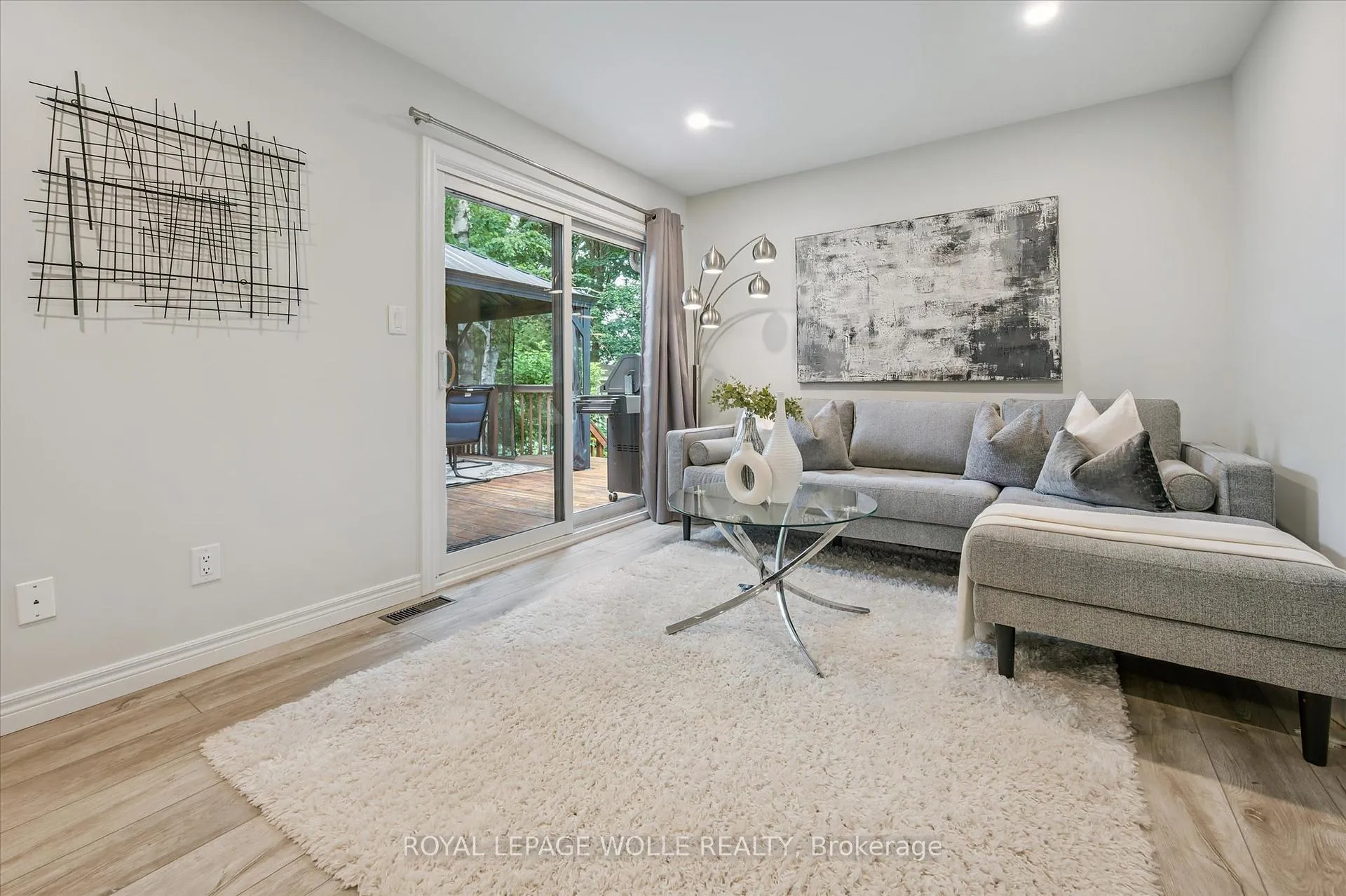 Photo 16 of 400 Shallmar Court, Waterloo — HOMEH