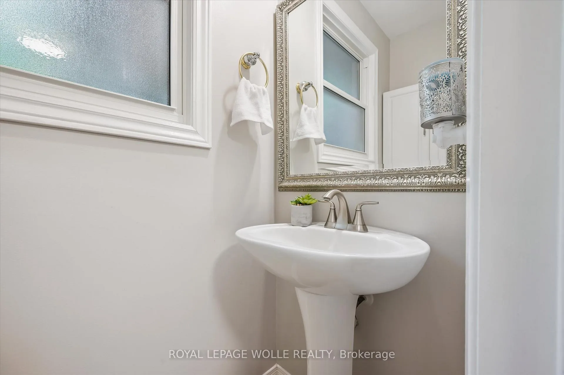 Photo 18 of 400 Shallmar Court, Waterloo — HOMEH