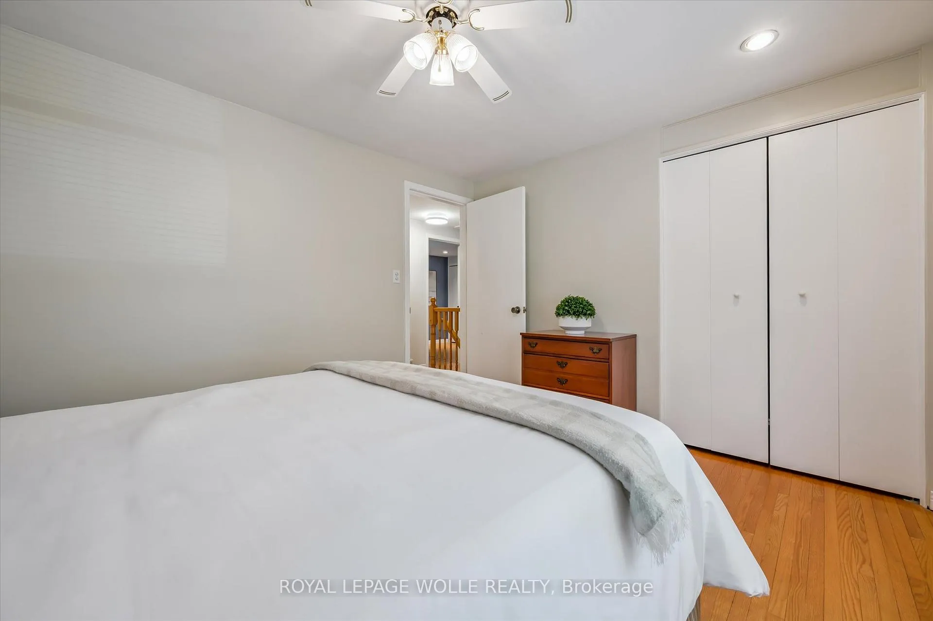 Photo 23 of 400 Shallmar Court, Waterloo — HOMEH
