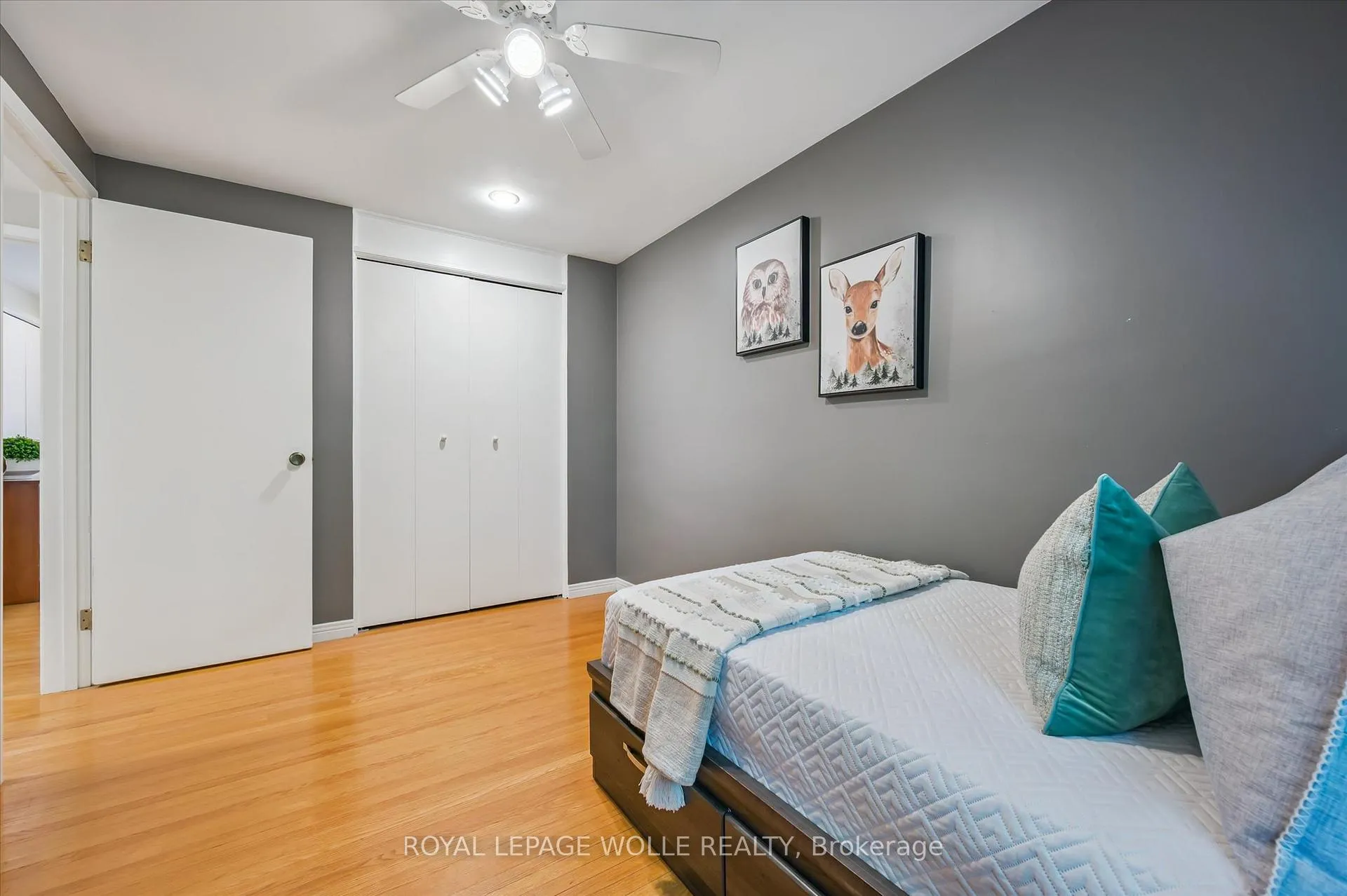 Photo 25 of 400 Shallmar Court, Waterloo — HOMEH