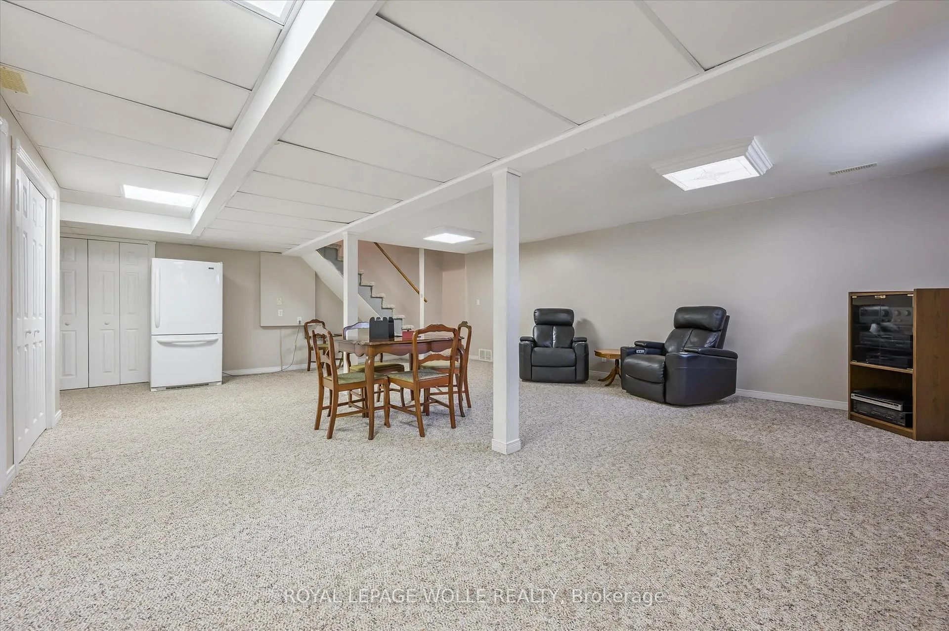 Photo 31 of 400 Shallmar Court, Waterloo — HOMEH