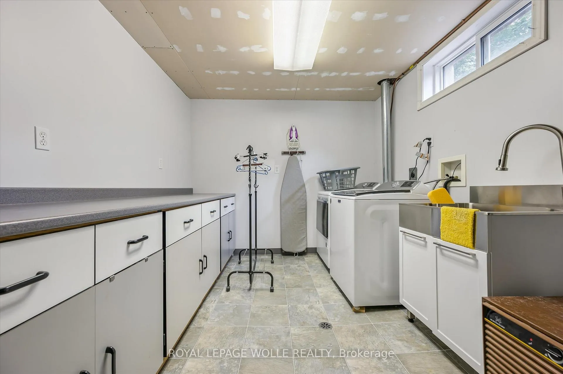 Photo 32 of 400 Shallmar Court, Waterloo — HOMEH