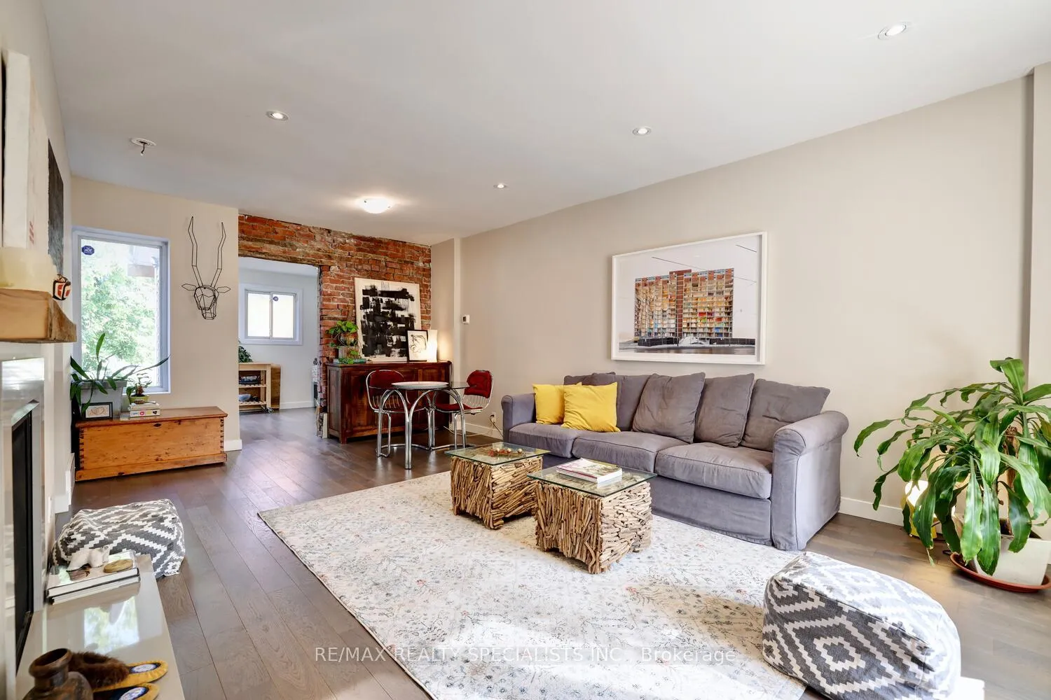 Photo 3 of 94 Glendale Avenue N, Hamilton, Crown Point — HOMEH