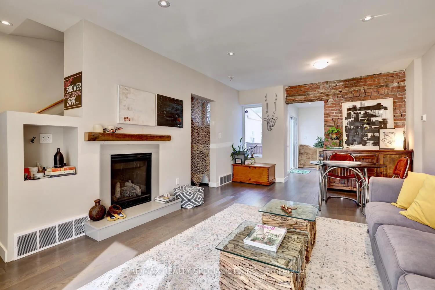 Photo 4 of 94 Glendale Avenue N, Hamilton, Crown Point — HOMEH