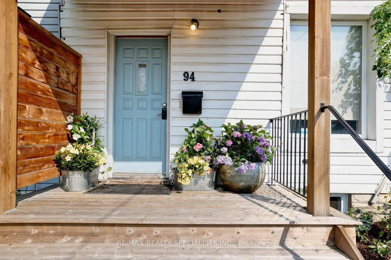 Photo 5 of 94 Glendale Avenue N, Hamilton, Crown Point — HOMEH