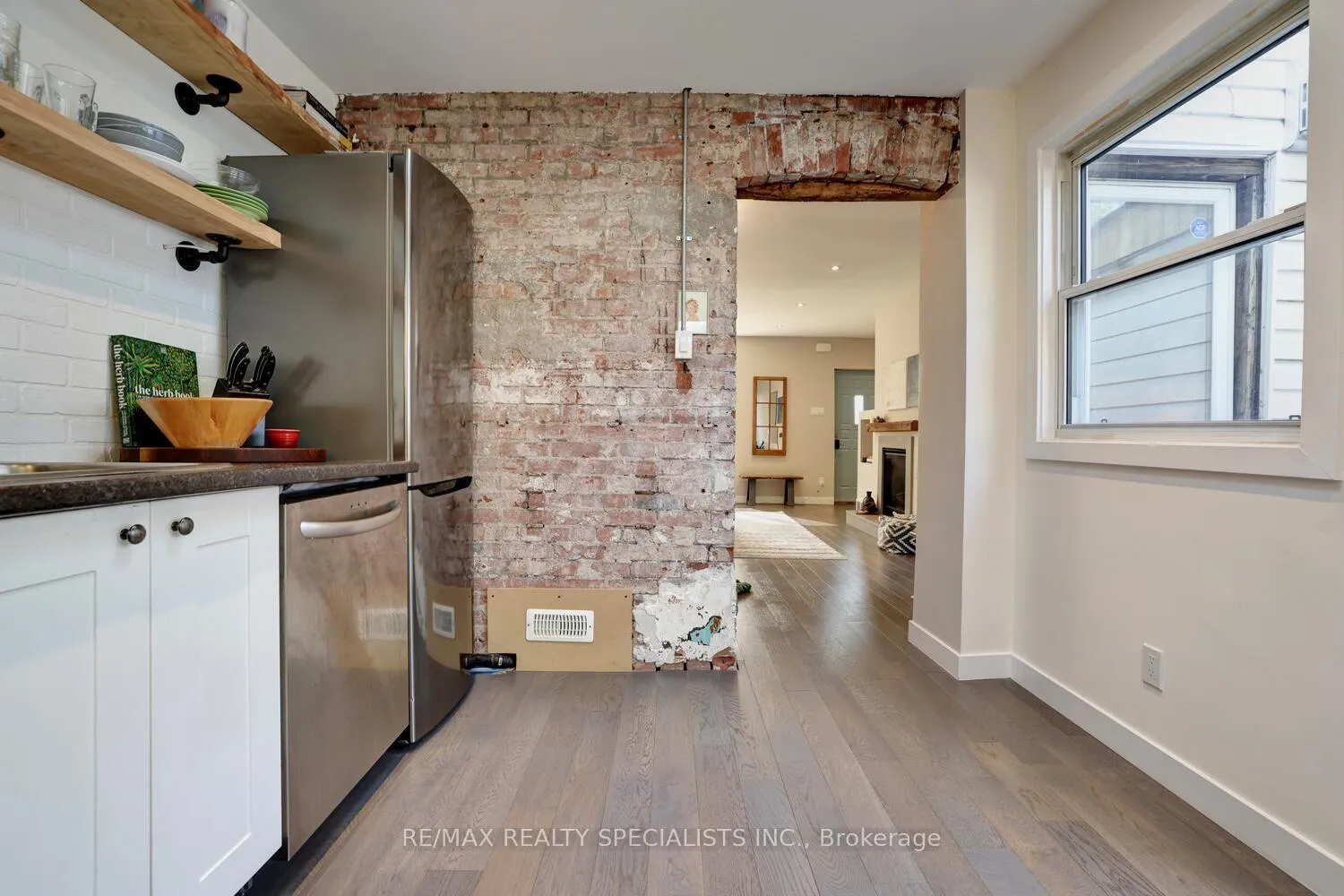 Photo 14 of 94 Glendale Avenue N, Hamilton, Crown Point — HOMEH