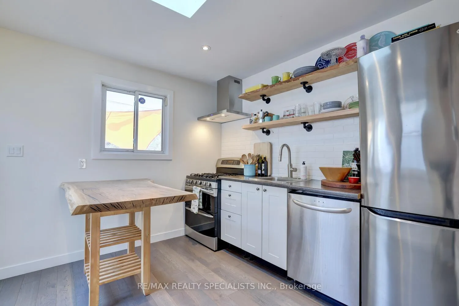 Photo 15 of 94 Glendale Avenue N, Hamilton, Crown Point — HOMEH