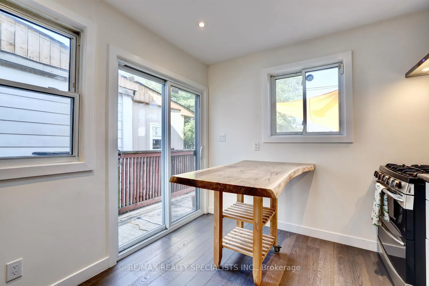 Photo 16 of 94 Glendale Avenue N, Hamilton, Crown Point — HOMEH