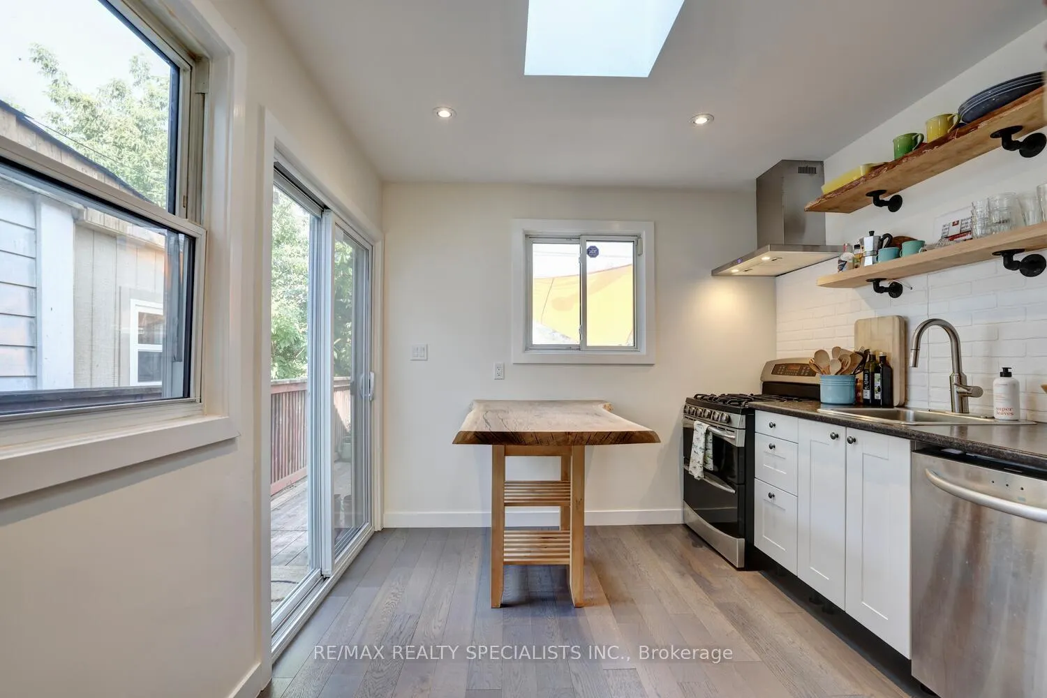 Photo 21 of 94 Glendale Avenue N, Hamilton, Crown Point — HOMEH