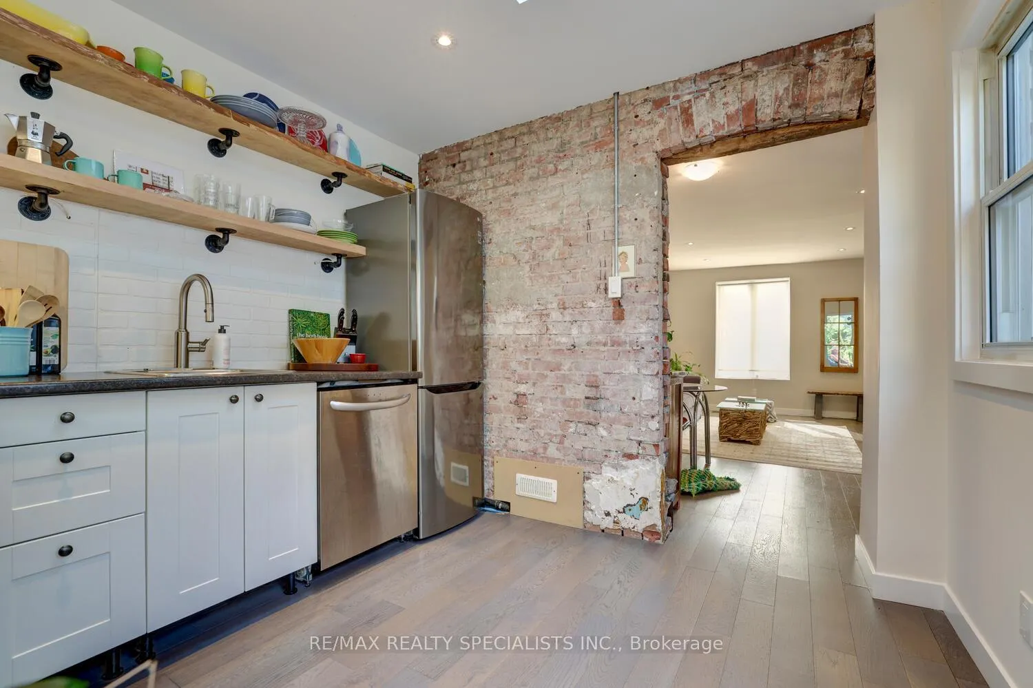 Photo 22 of 94 Glendale Avenue N, Hamilton, Crown Point — HOMEH