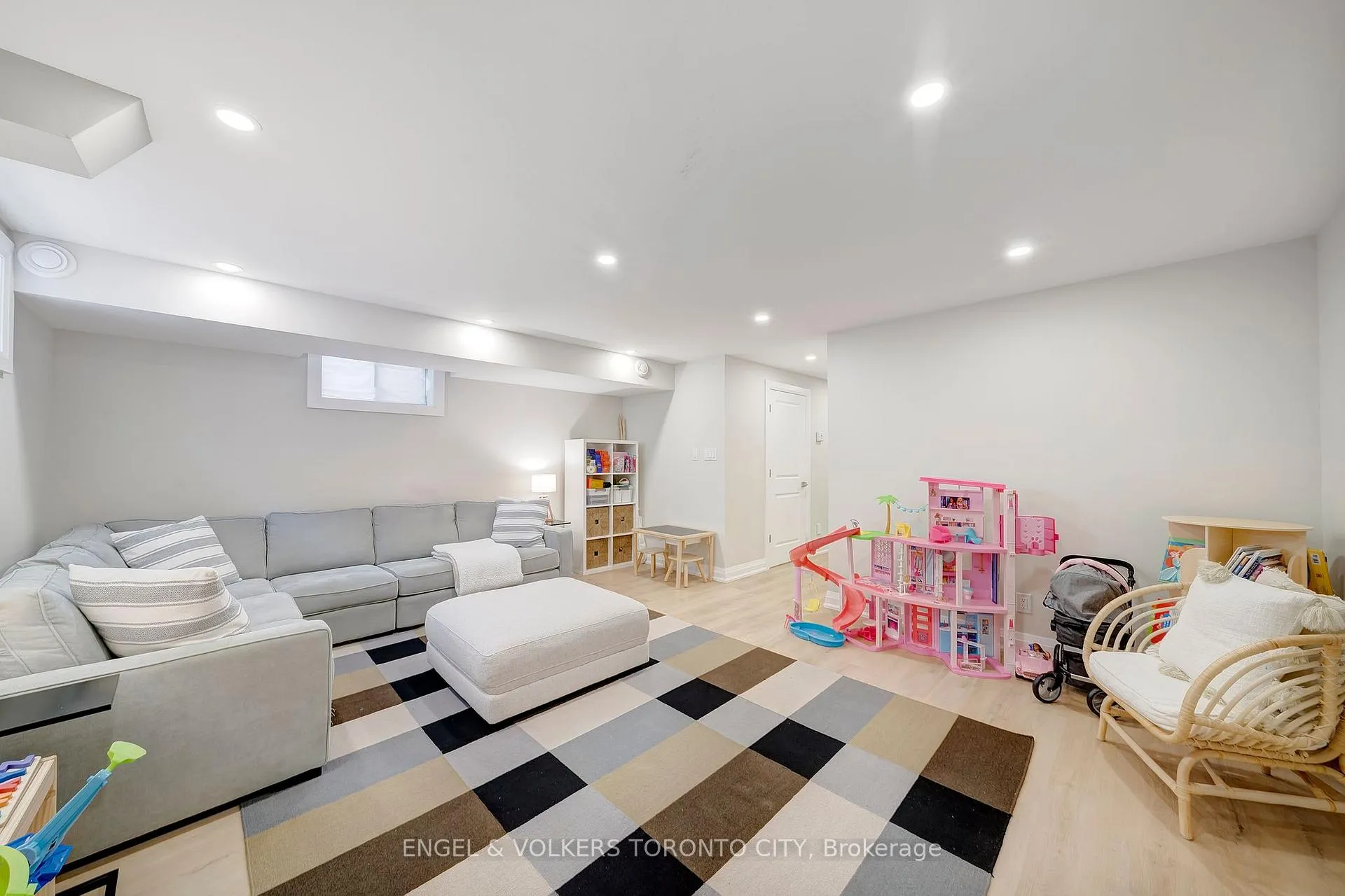 Photo 34 of 30 Clifford Crescent, New Tecumseth, Tottenham — HOMEH
