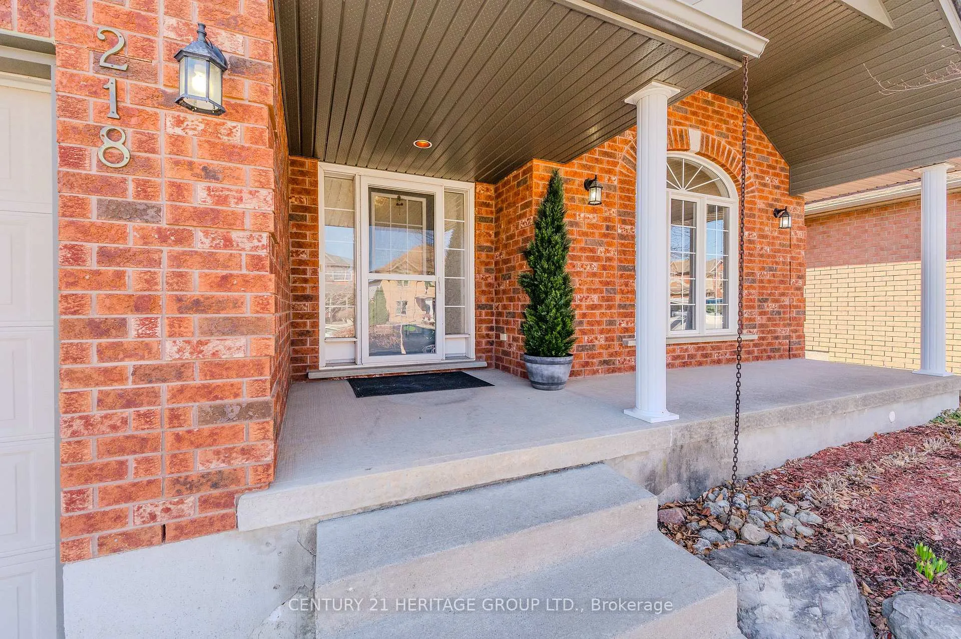 Photo 3 of 218 Hawkswood Drive, Kitchener, Bridgeport — HOMEH
