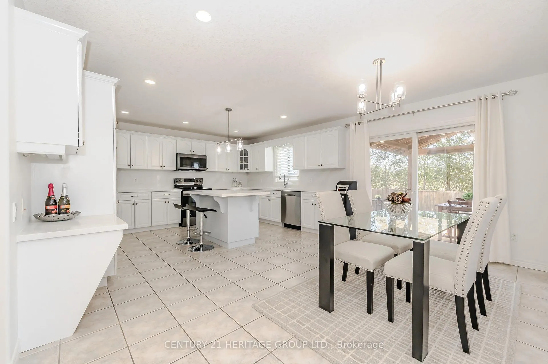 Photo 17 of 218 Hawkswood Drive, Kitchener, Bridgeport — HOMEH