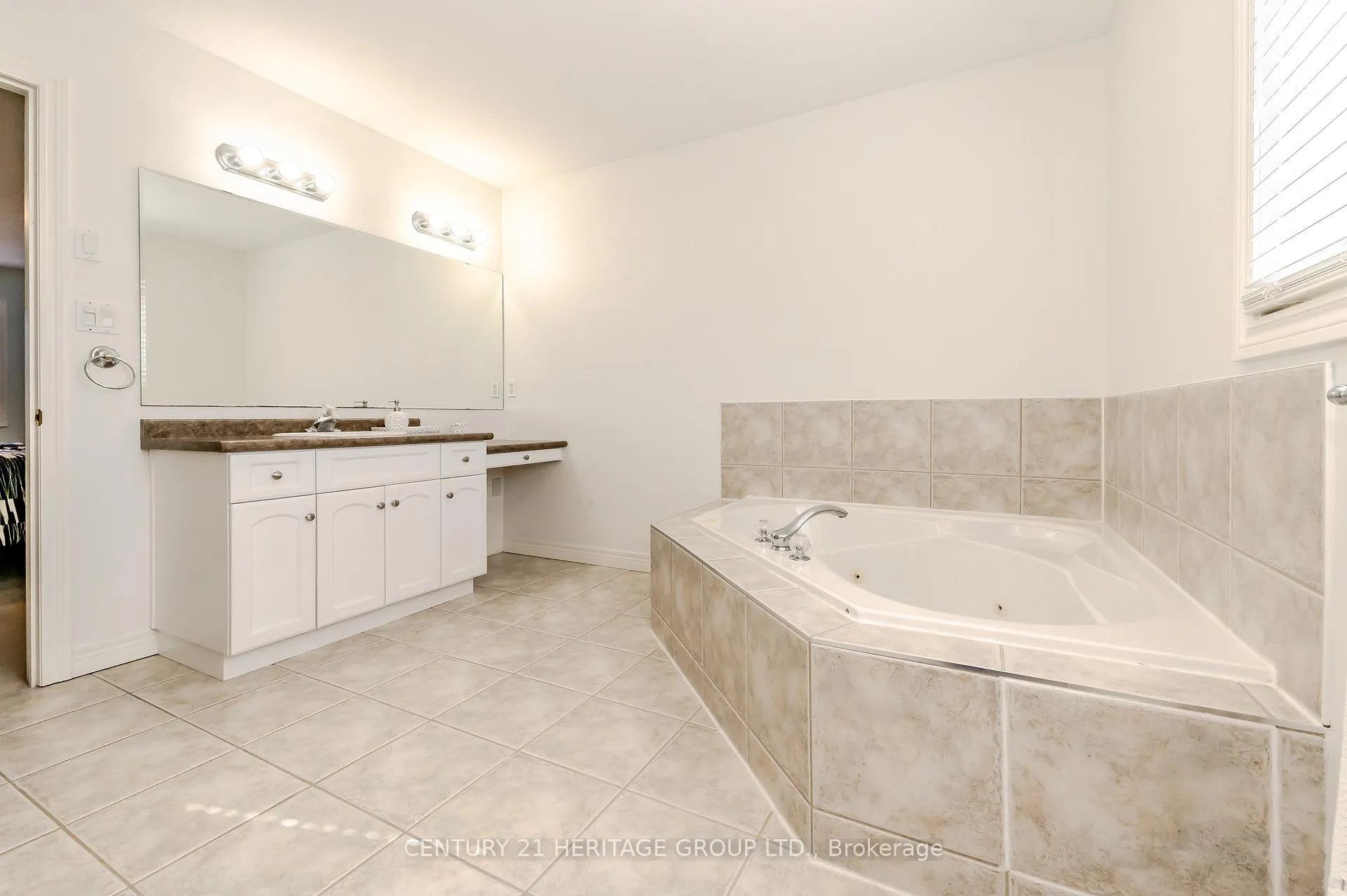 Photo 28 of 218 Hawkswood Drive, Kitchener, Bridgeport — HOMEH