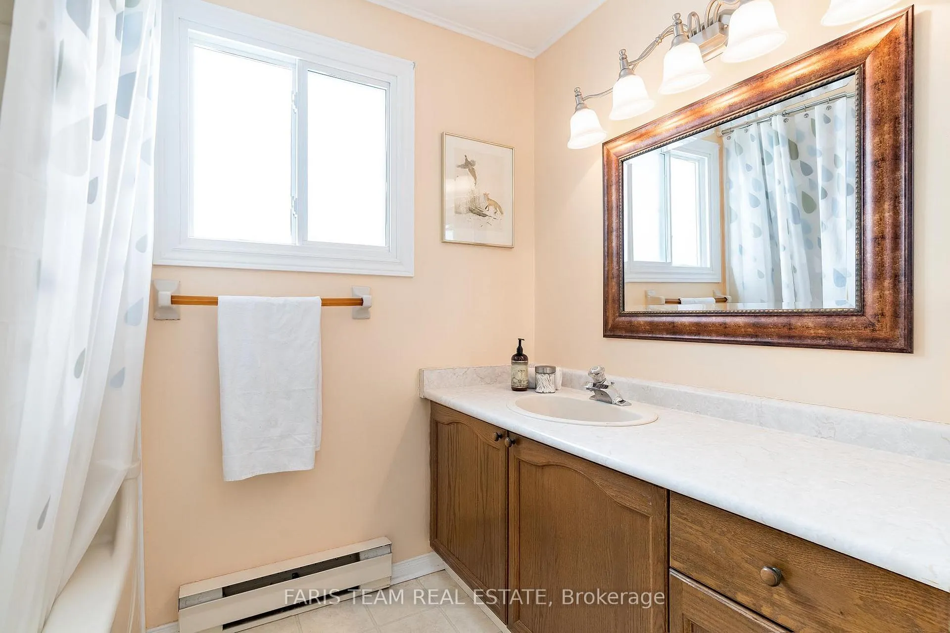 Photo 13 of 43 Royal Oak Drive, Innisfil, Cookstown — HOMEH