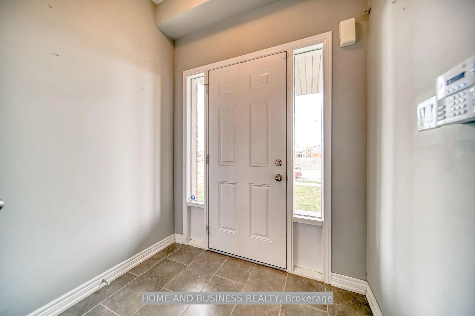 Photo 3 of 206 Lormont Boulevard, Hamilton, Stoney Creek Mountain — HOMEH