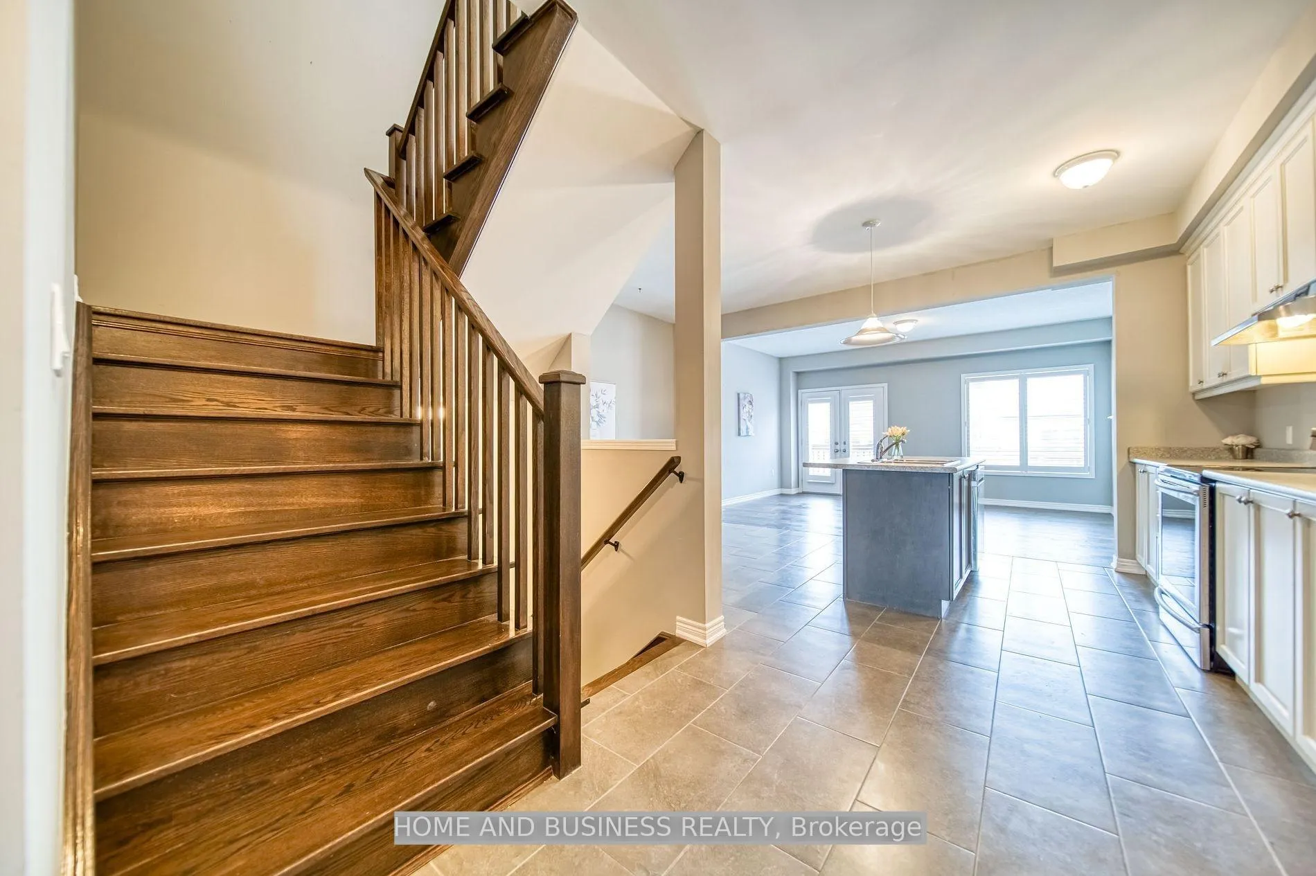 Photo 4 of 206 Lormont Boulevard, Hamilton, Stoney Creek Mountain — HOMEH