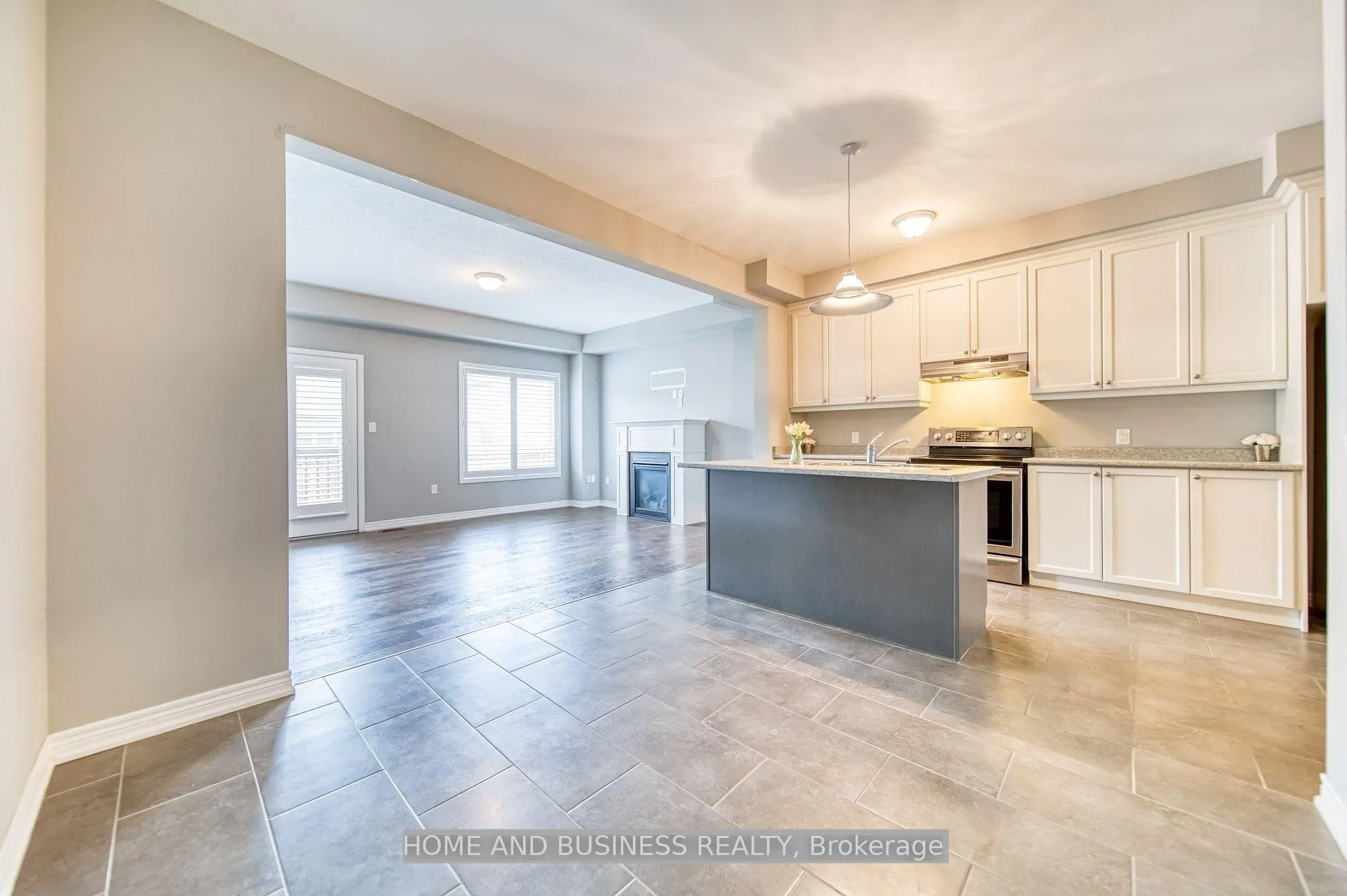 Photo 5 of 206 Lormont Boulevard, Hamilton, Stoney Creek Mountain — HOMEH