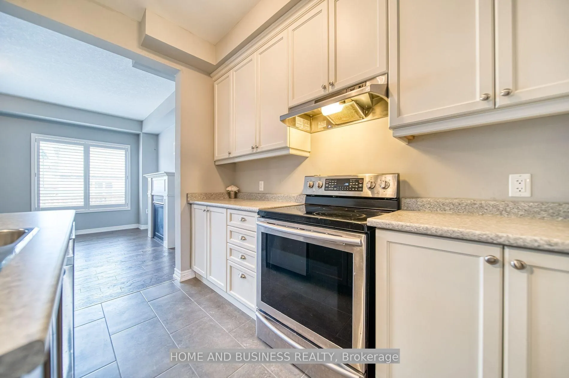 Photo 8 of 206 Lormont Boulevard, Hamilton, Stoney Creek Mountain — HOMEH