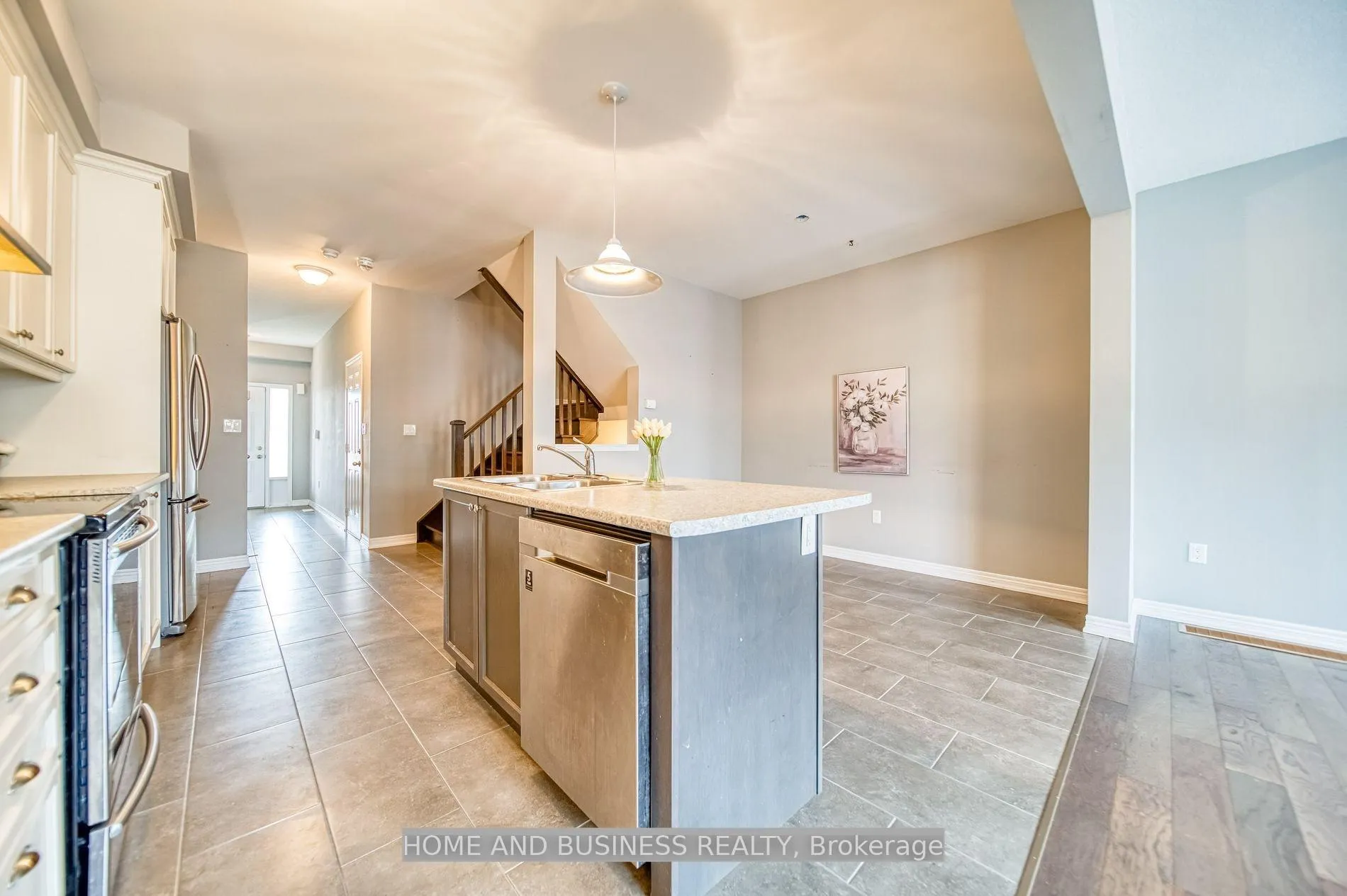 Photo 10 of 206 Lormont Boulevard, Hamilton, Stoney Creek Mountain — HOMEH