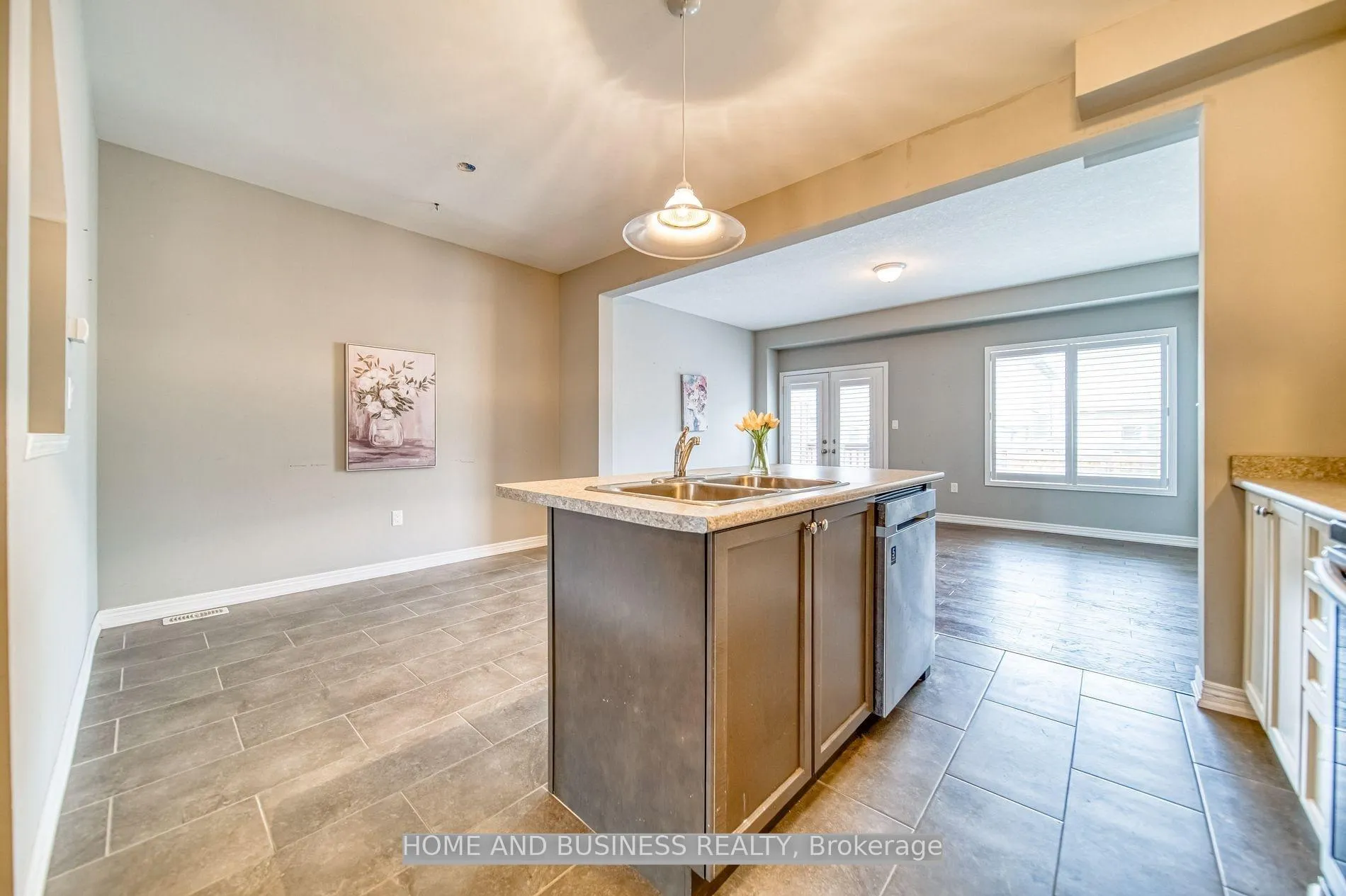 Photo 12 of 206 Lormont Boulevard, Hamilton, Stoney Creek Mountain — HOMEH
