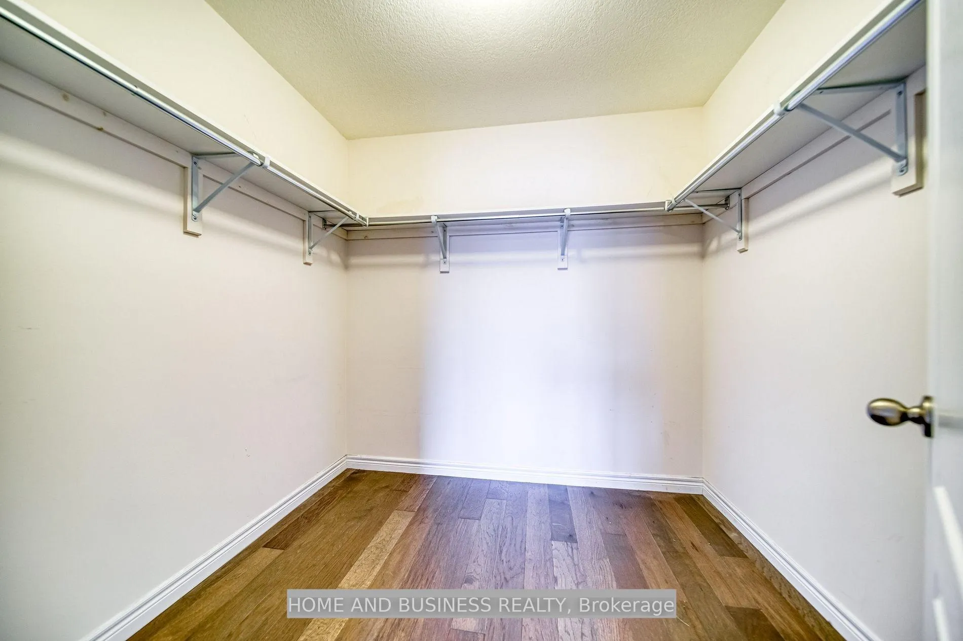 Photo 15 of 206 Lormont Boulevard, Hamilton, Stoney Creek Mountain — HOMEH