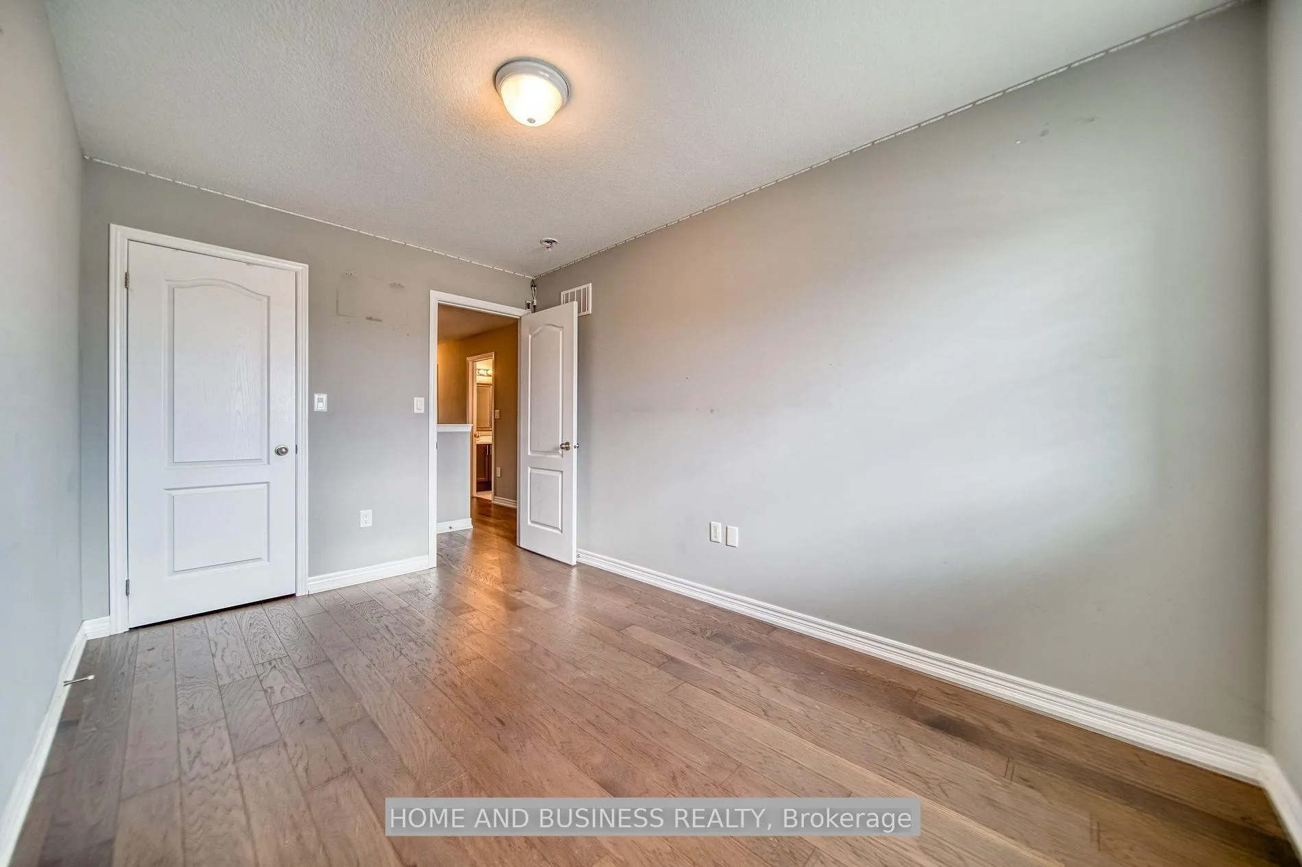 Photo 19 of 206 Lormont Boulevard, Hamilton, Stoney Creek Mountain — HOMEH