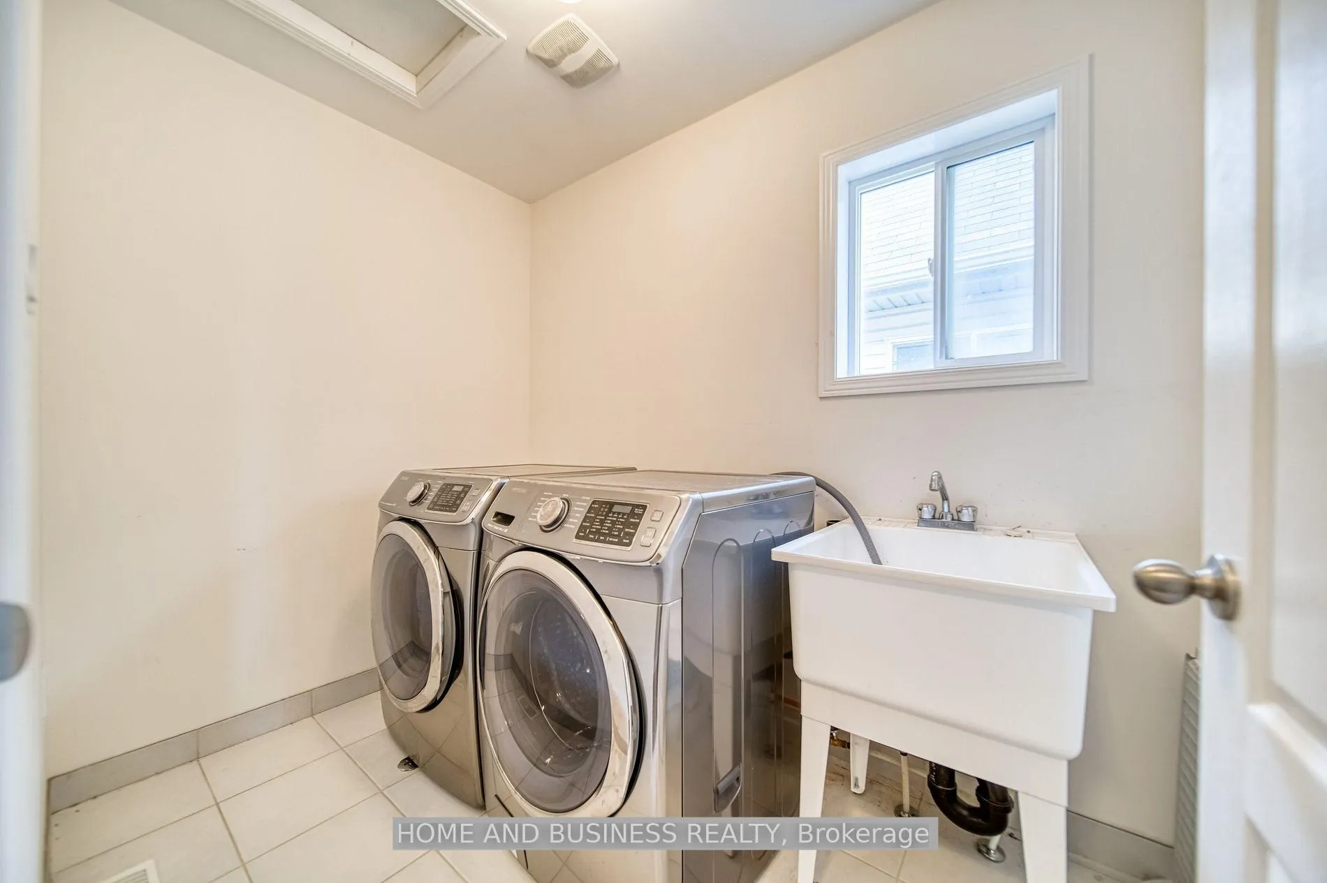 Photo 23 of 206 Lormont Boulevard, Hamilton, Stoney Creek Mountain — HOMEH
