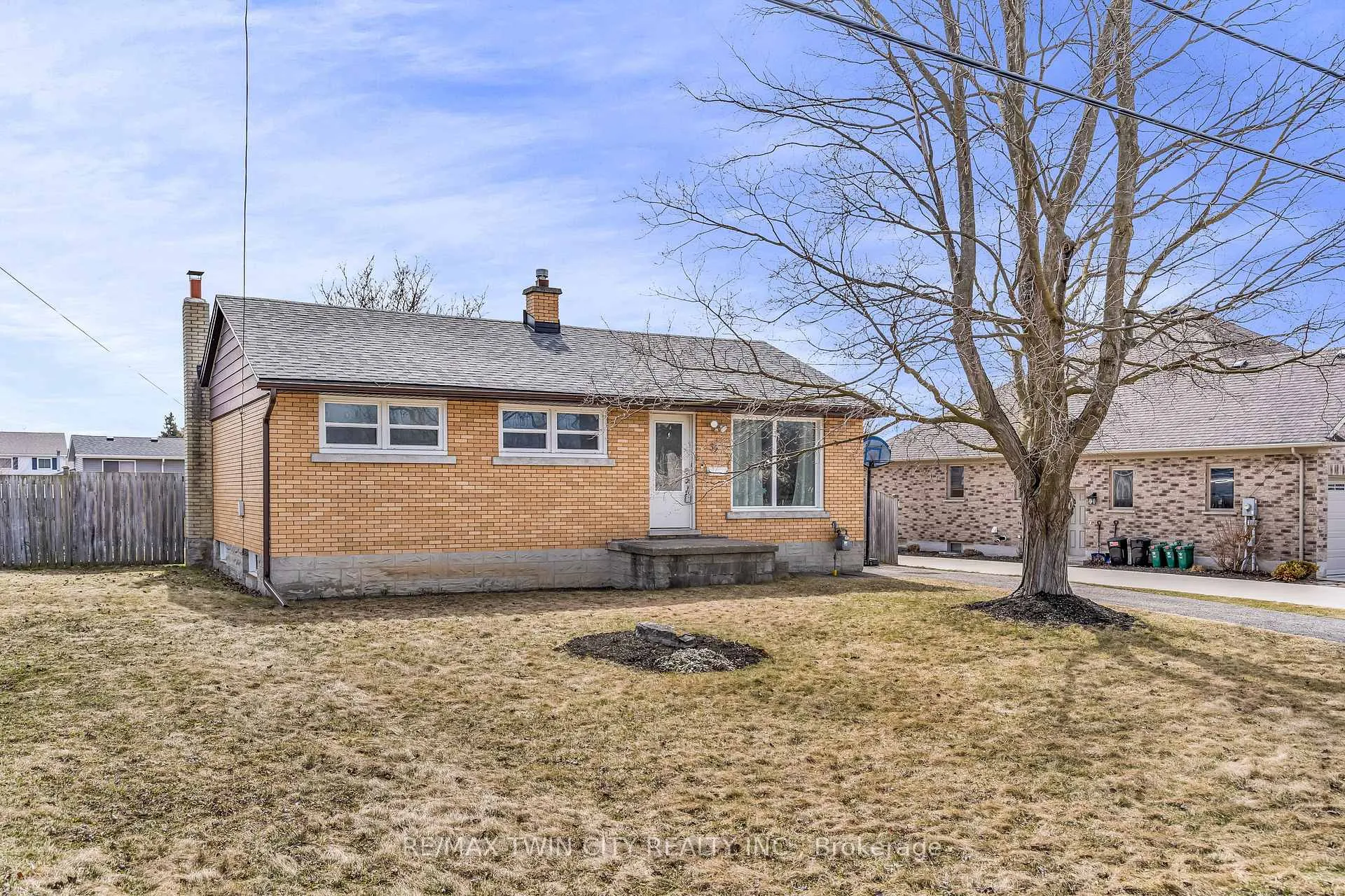 Photo 1 of 32 Schweitzer Street N, Kitchener, Bridgeport — HOMEH