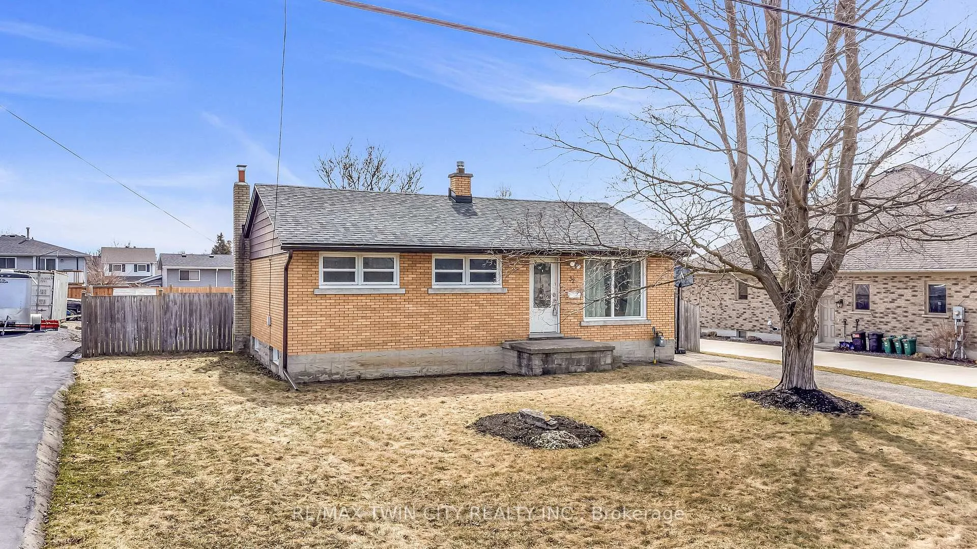 Photo 2 of 32 Schweitzer Street N, Kitchener, Bridgeport — HOMEH