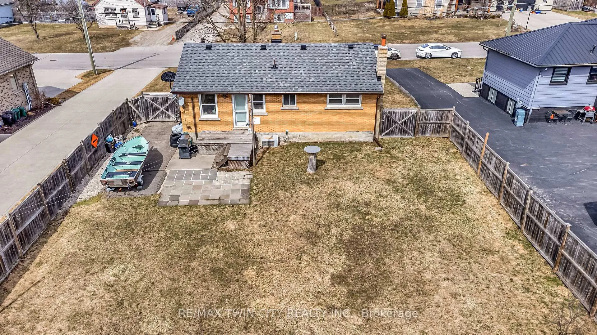 Photo 4 of 32 Schweitzer Street N, Kitchener, Bridgeport — HOMEH