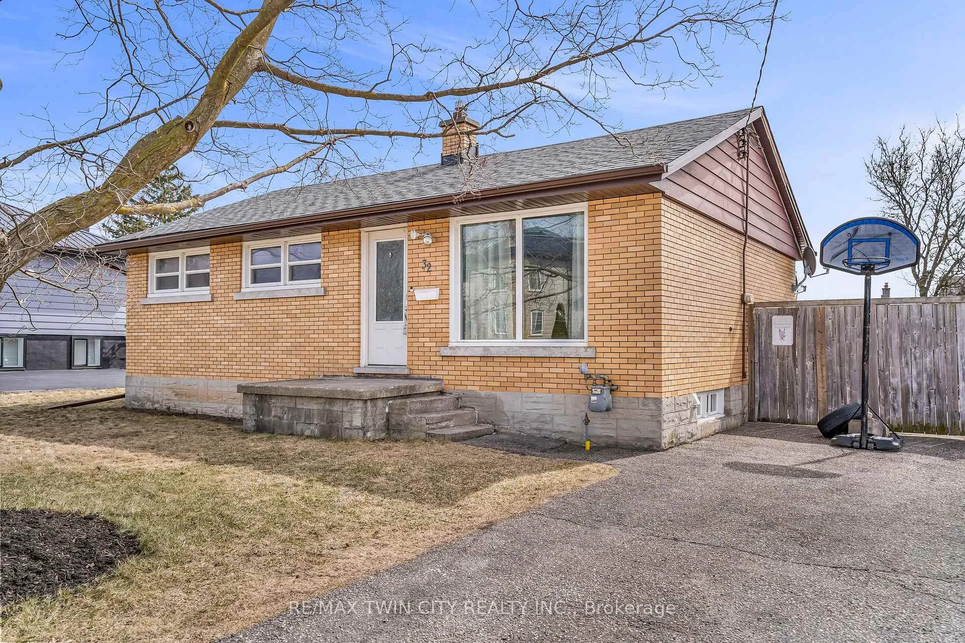 Photo 16 of 32 Schweitzer Street N, Kitchener, Bridgeport — HOMEH