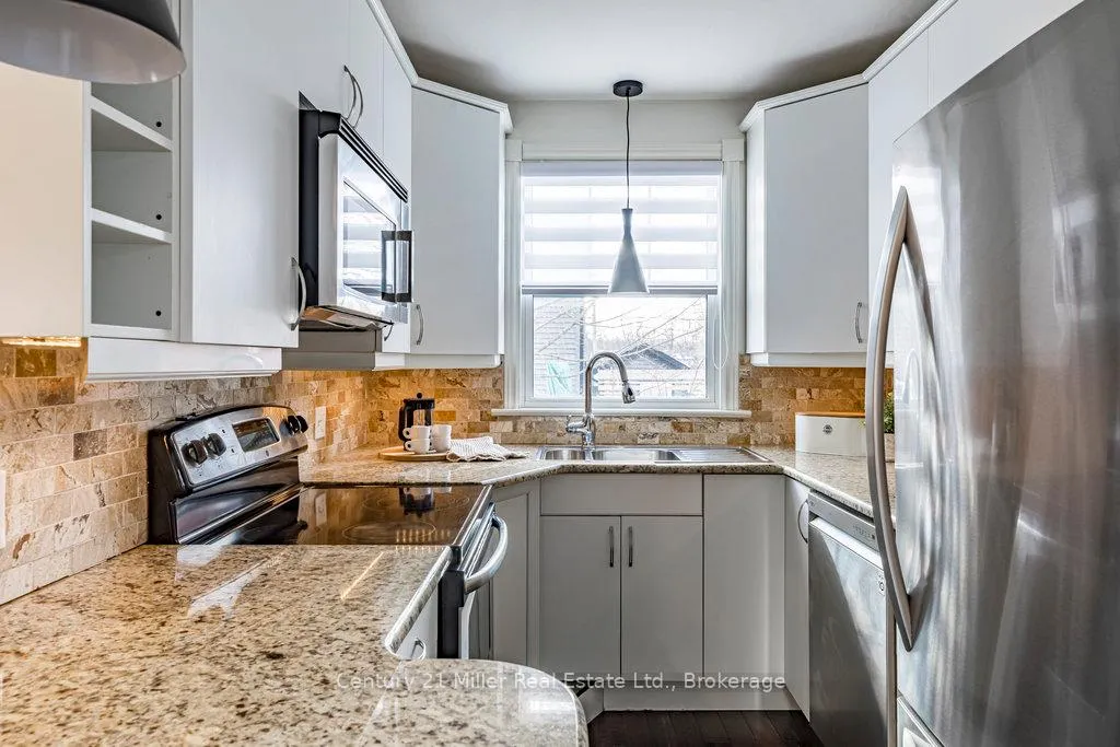 Photo 11 of 2 Bond Street N, Hamilton, Dundas — HOMEH