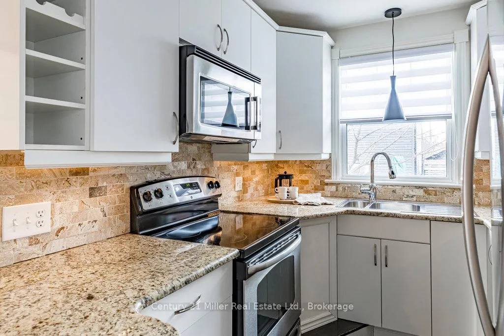 Photo 12 of 2 Bond Street N, Hamilton, Dundas — HOMEH