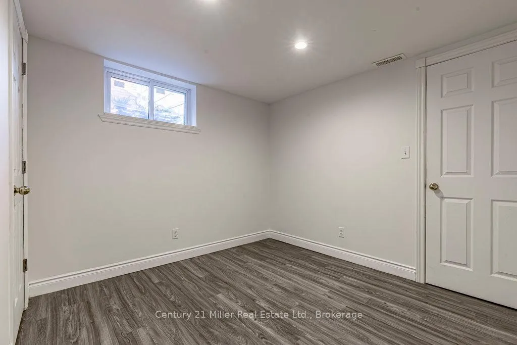 Photo 35 of 2 Bond Street N, Hamilton, Dundas — HOMEH