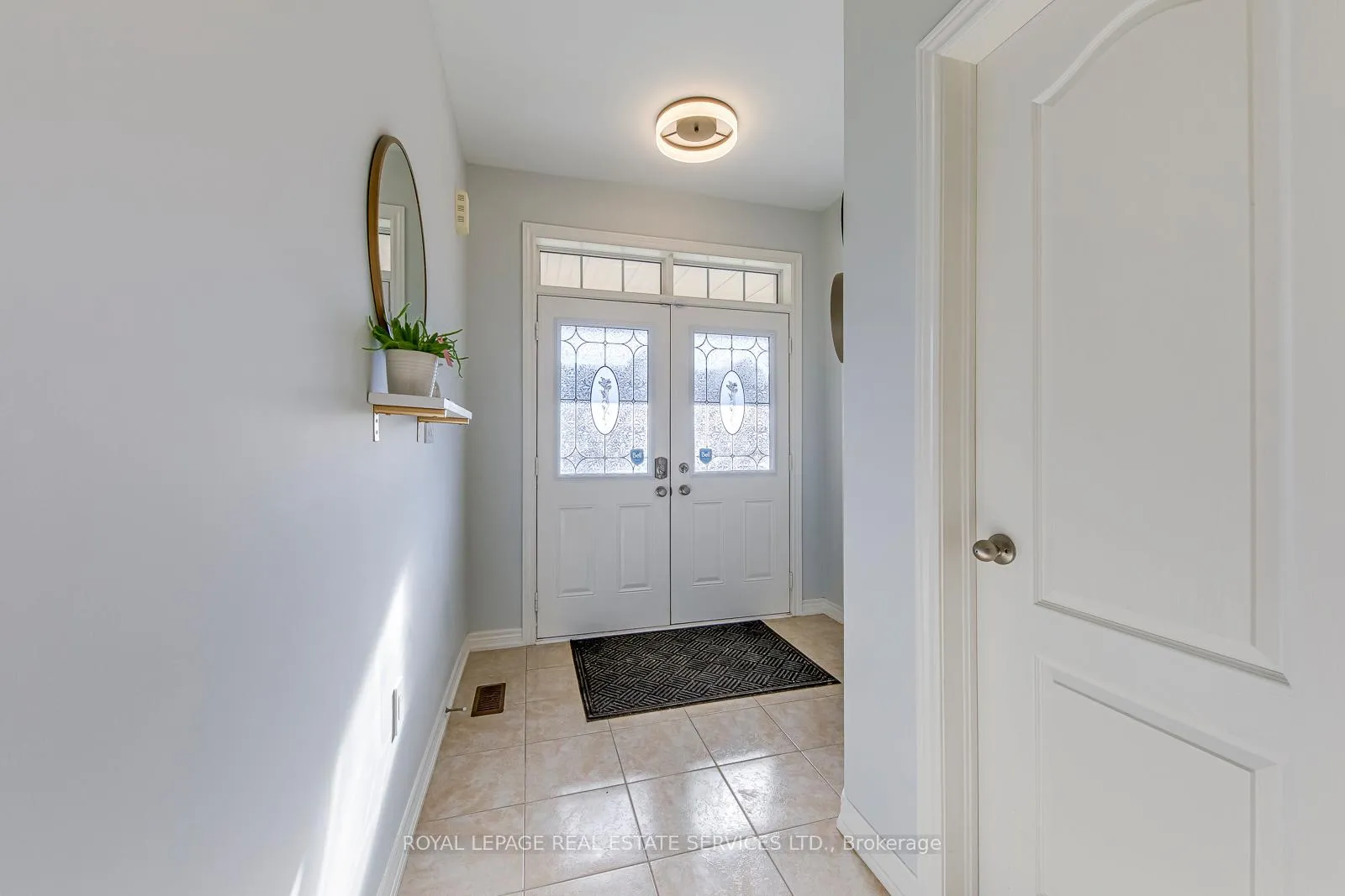 Photo 5 of 563 Settlers Road W, Oakville, Sixteen Hollow — HOMEH