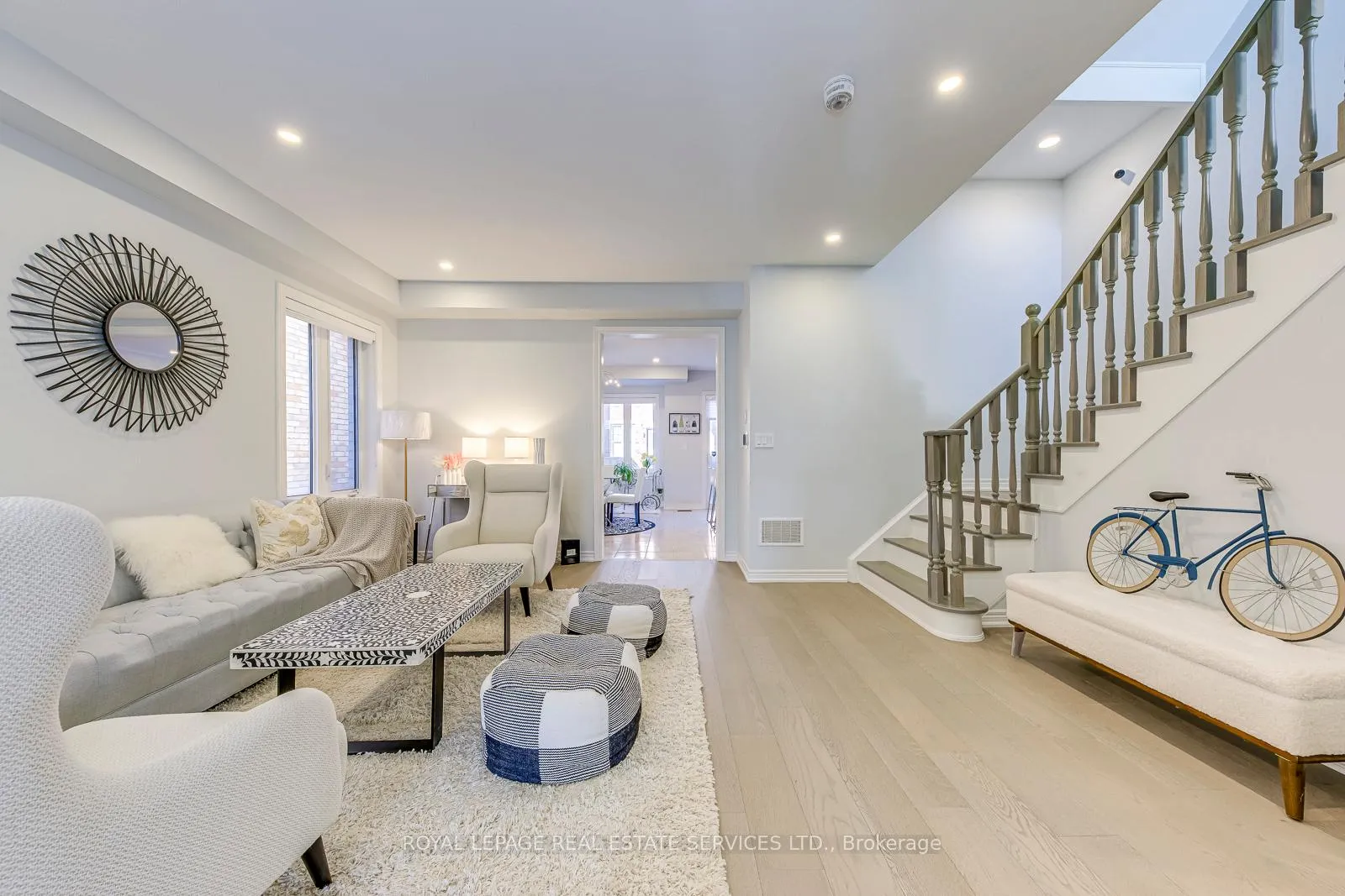 Photo 6 of 563 Settlers Road W, Oakville, Sixteen Hollow — HOMEH