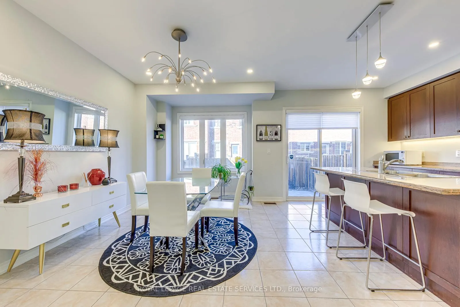 Photo 10 of 563 Settlers Road W, Oakville, Sixteen Hollow — HOMEH